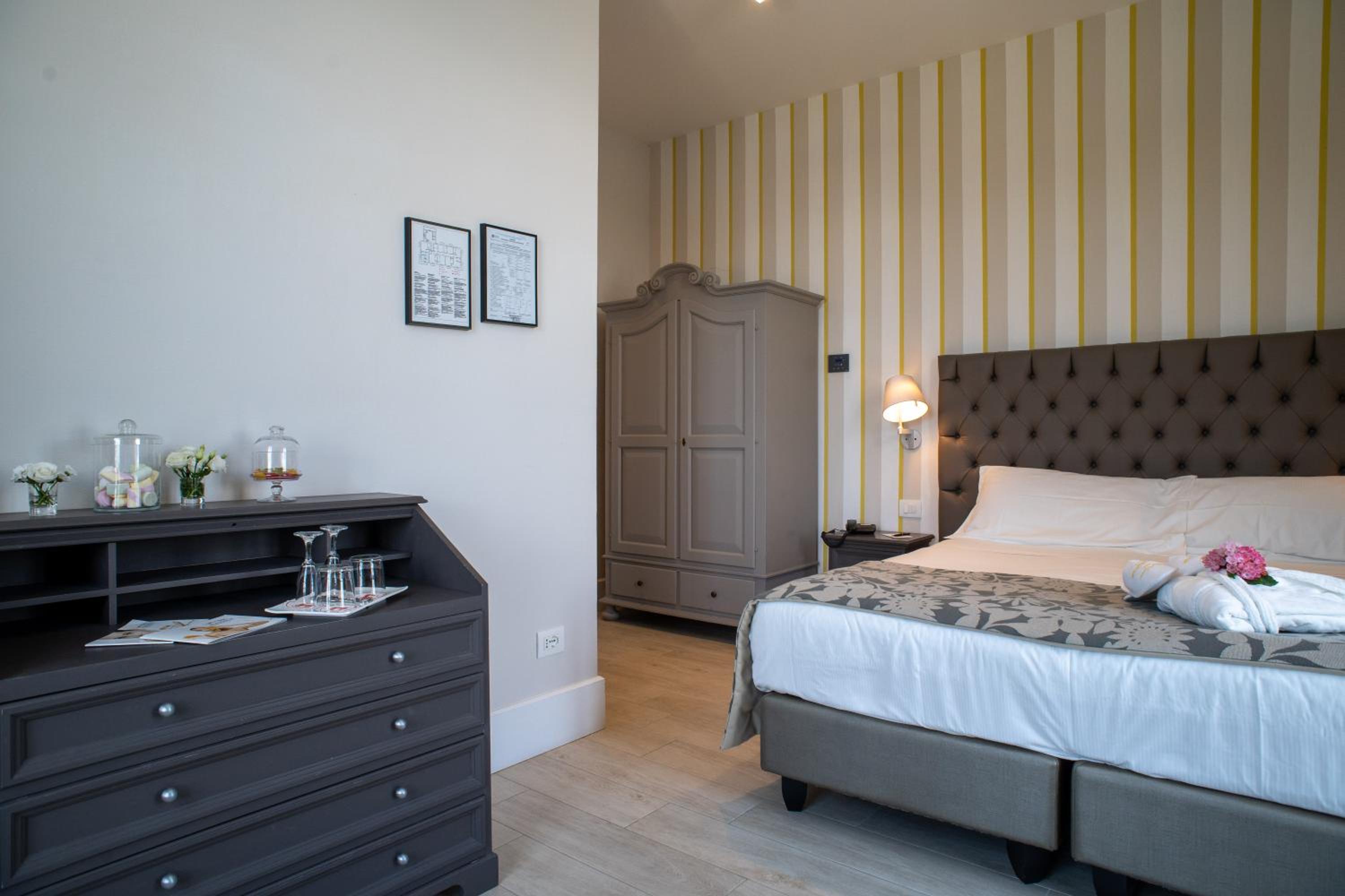 Corner Room with Lake View