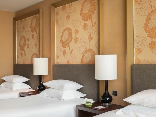 Superior Sky Triple Room