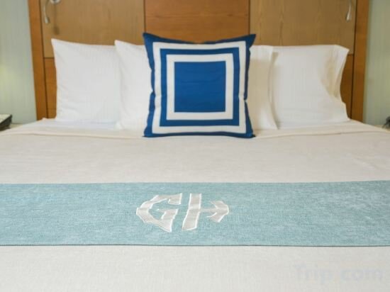 Accessible Two Queen Room with Bathtub