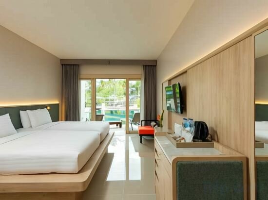 Deluxe Pool Access Room