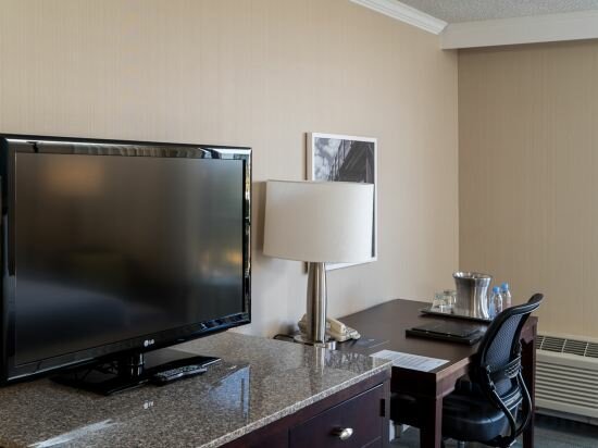 2 Double Corner Hearing Accessible