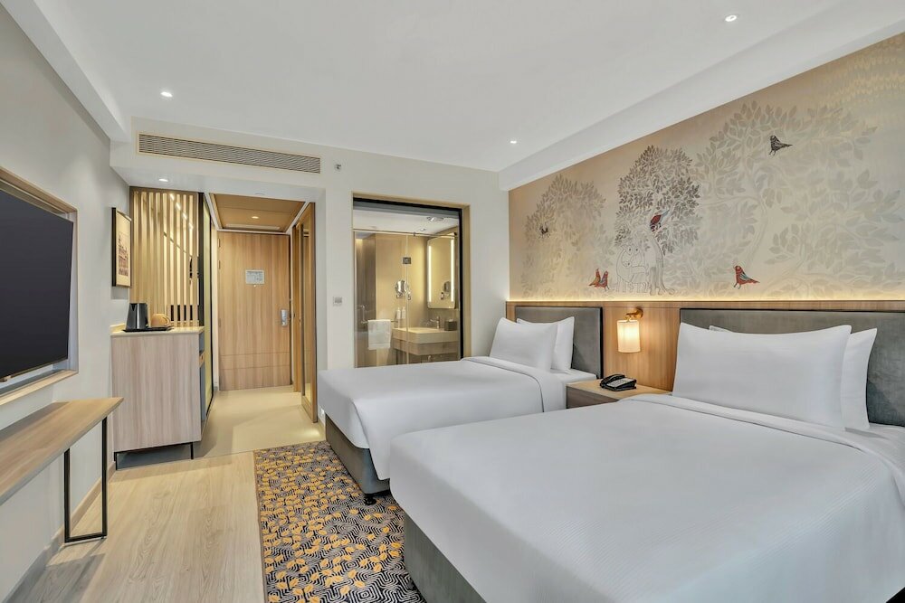 Deluxe Room, 2 Twin Beds, Pool View