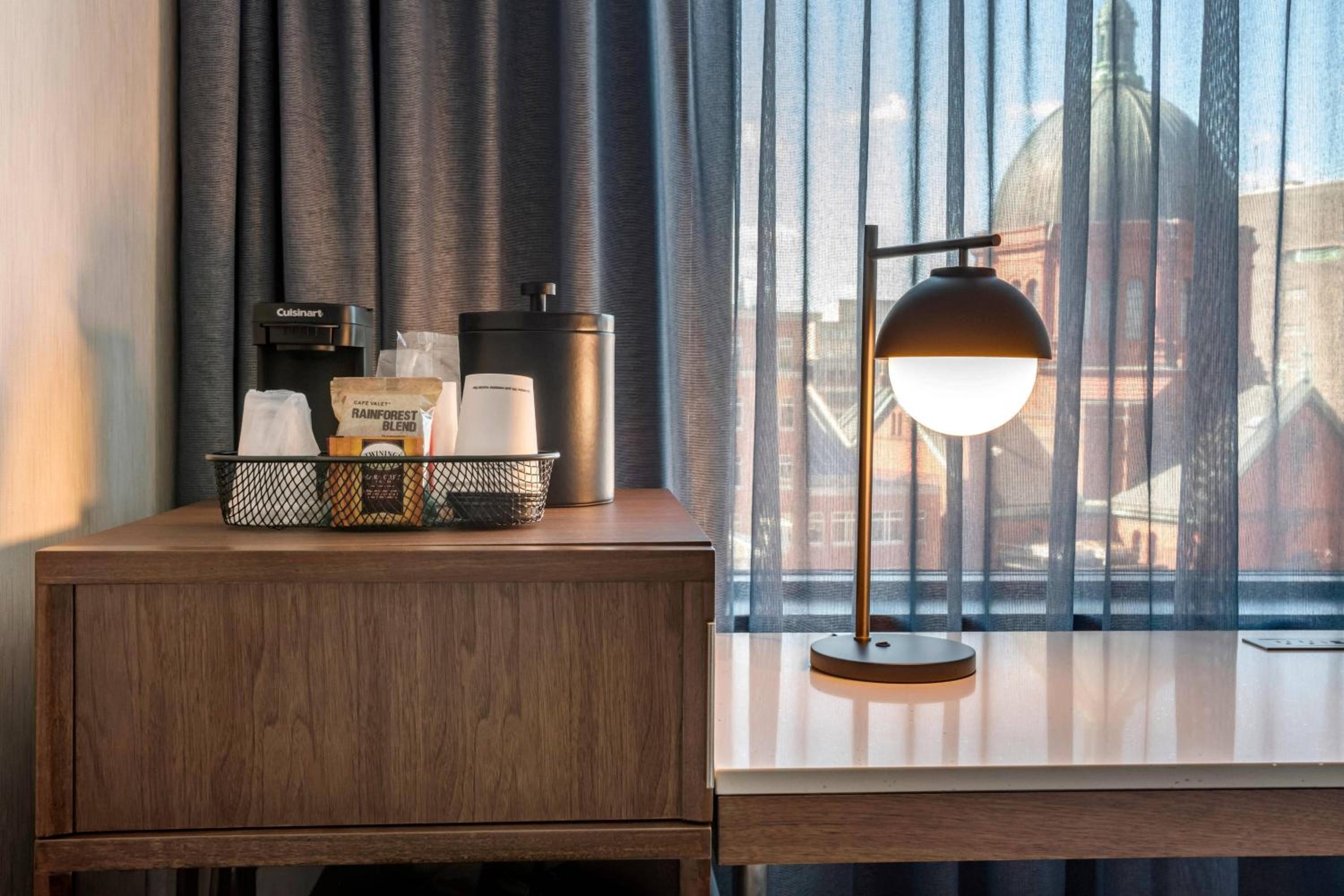 King Room - High Floor/Mobility Accessible with Tub