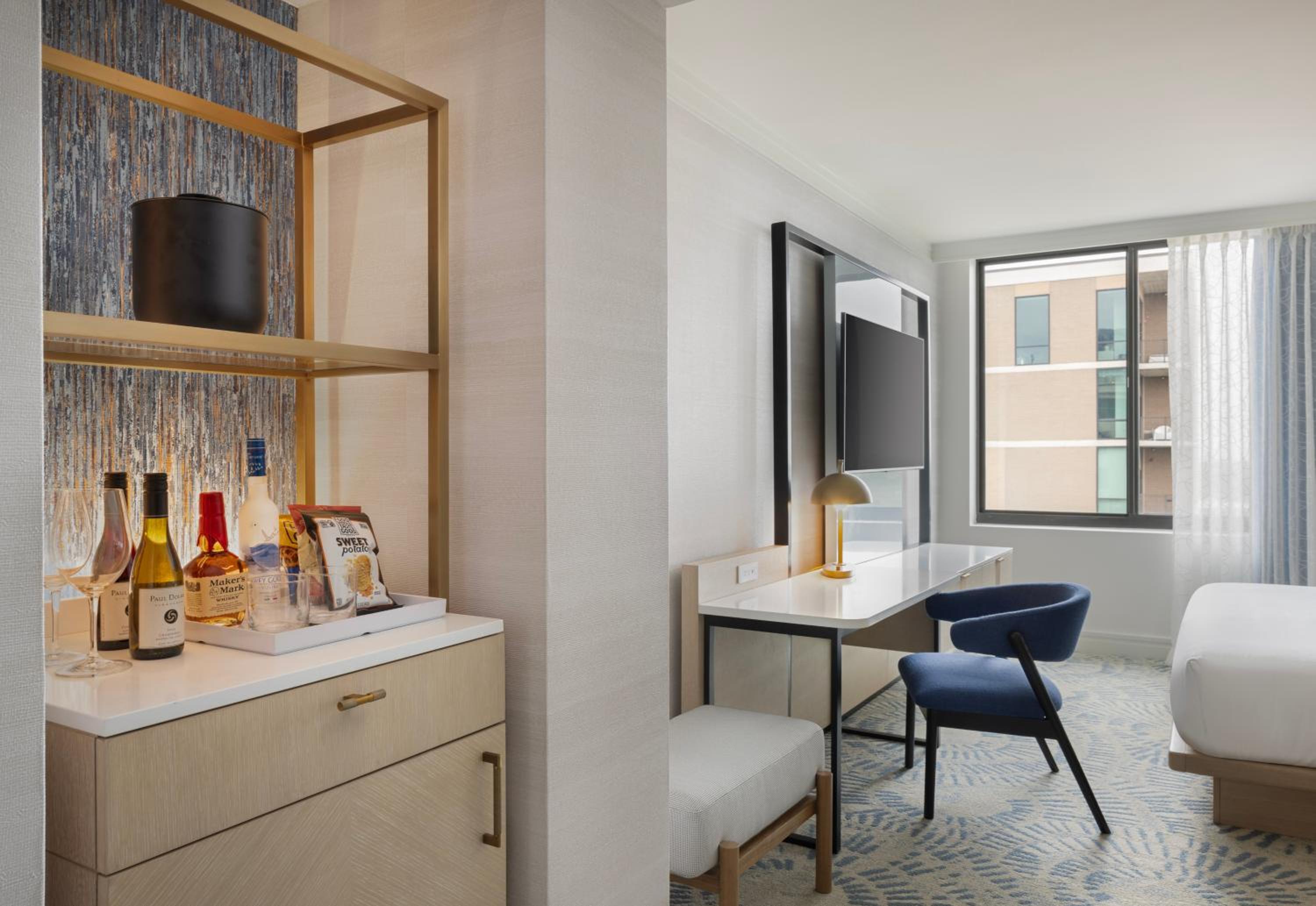 One-Bedroom King Suite