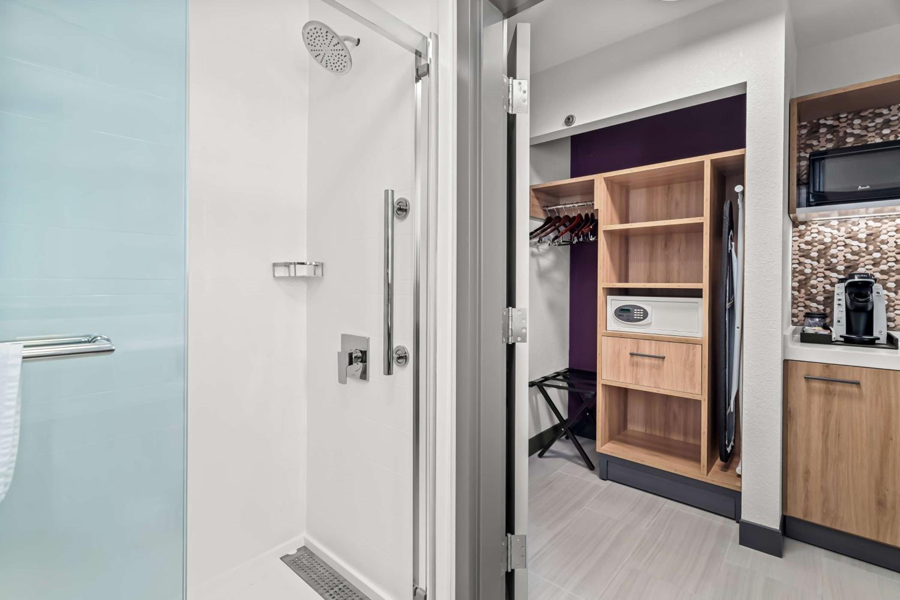 Junior King Suite with Seating Area