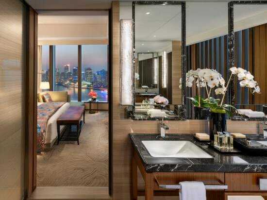 Club Mandarin River View Room