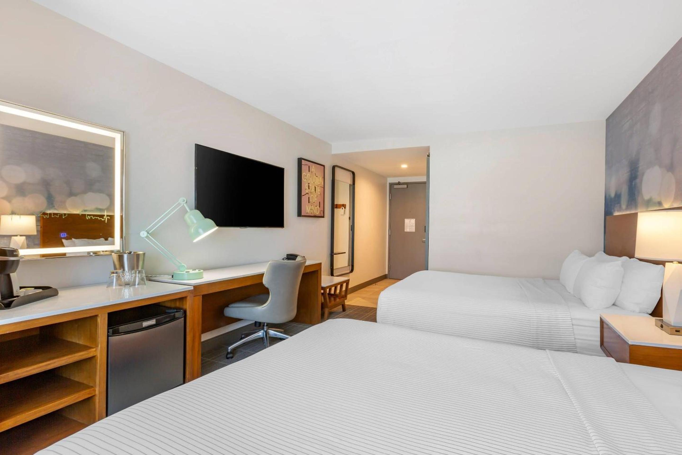 Standard Room, 2 Queen Beds, Non Smoking
