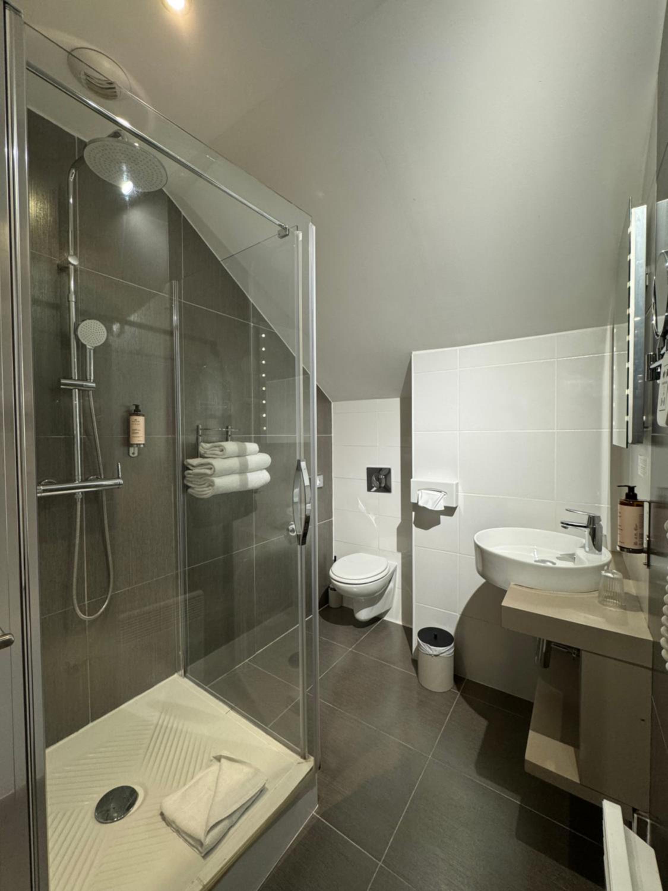 Superior Double Room with Two Single Beds - Non-Smoking