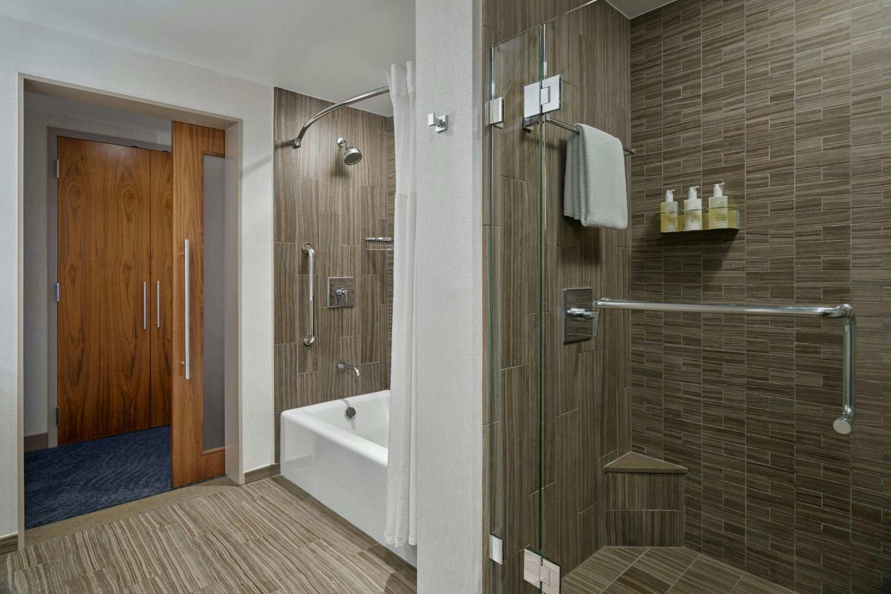 King Room - Mobility Accessible with Tub