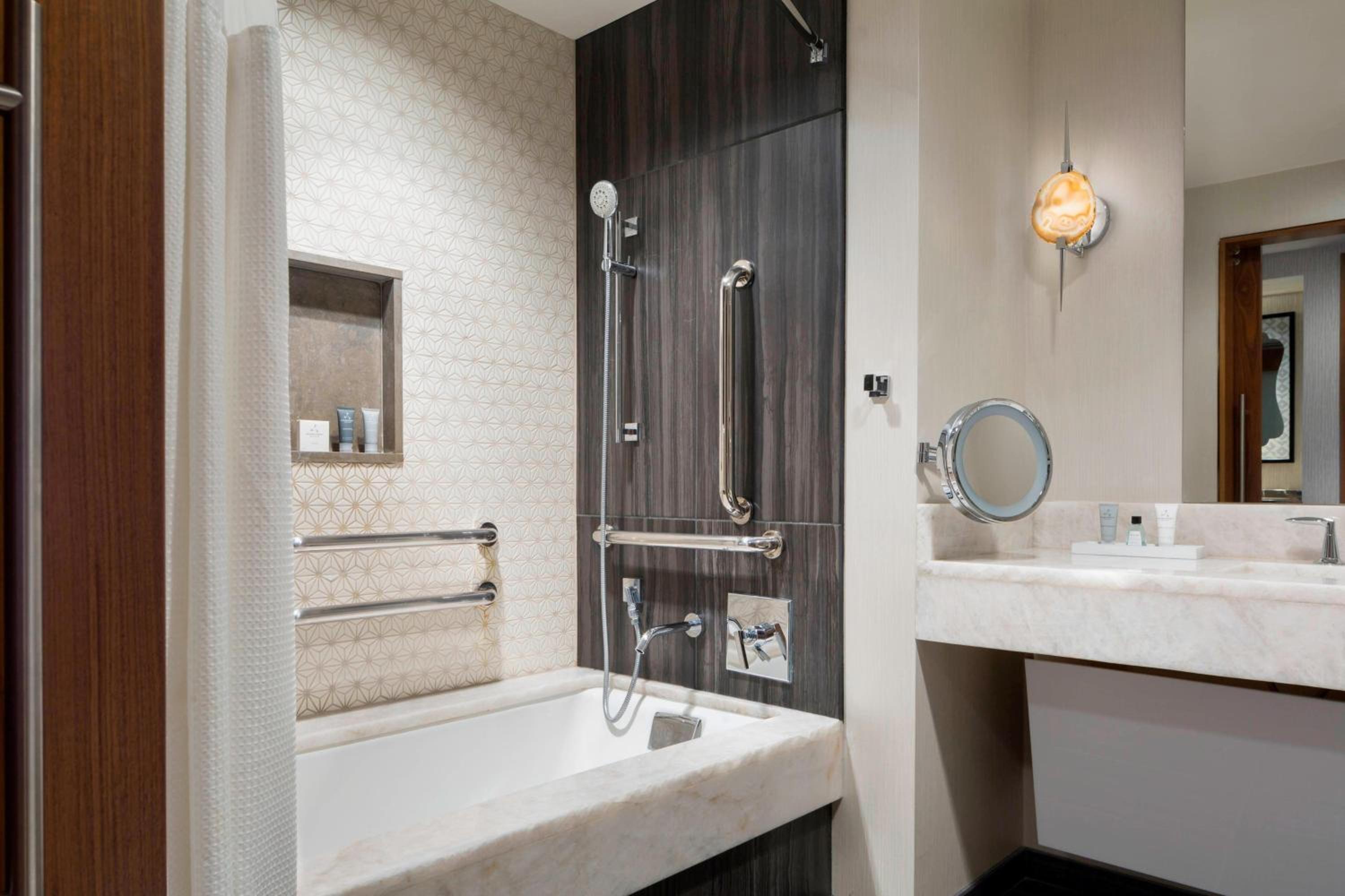 King Room - Mobility Accessible with Tub