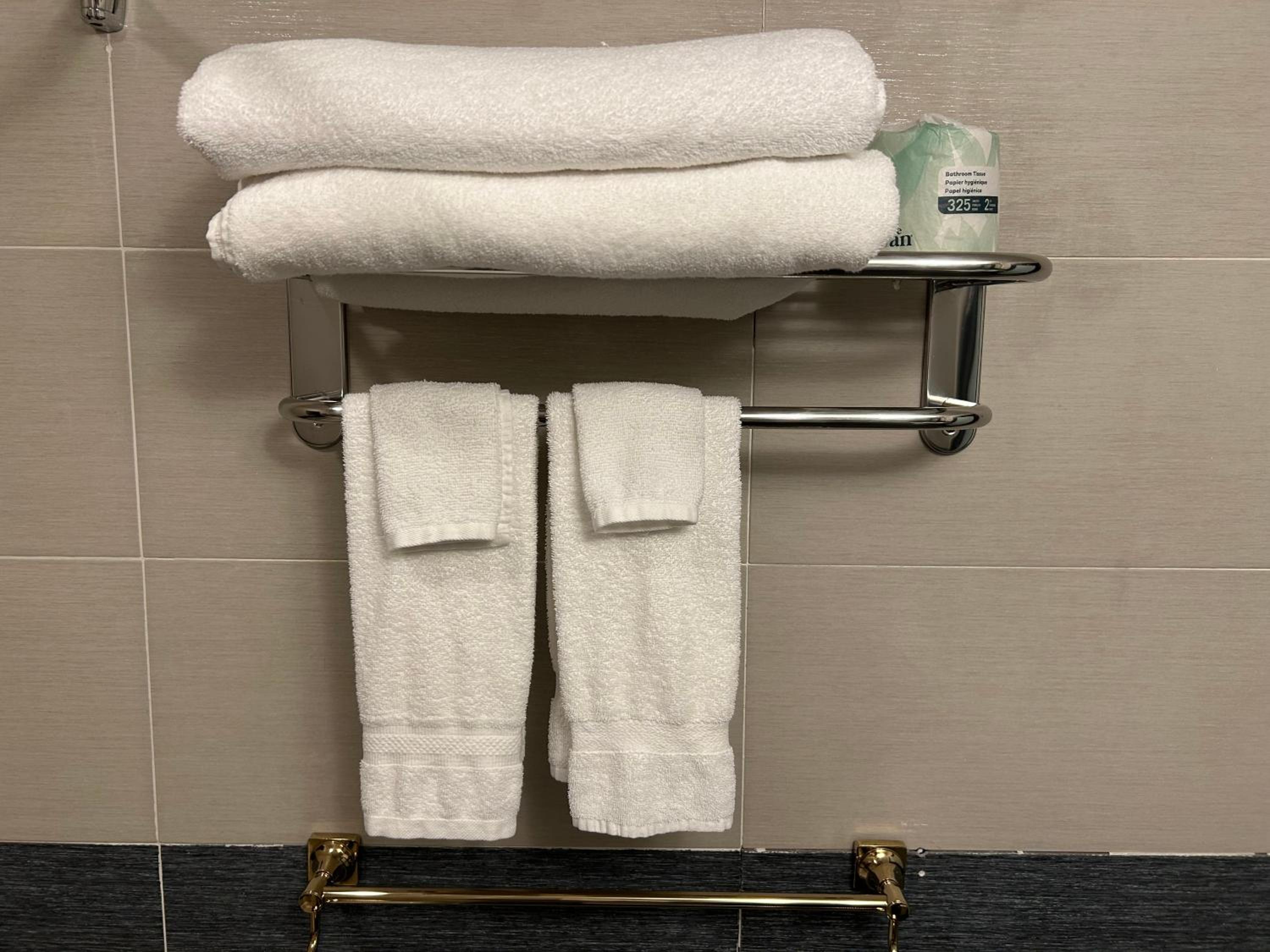 Standard Interior Queen Bed Room (No Exterior Access)