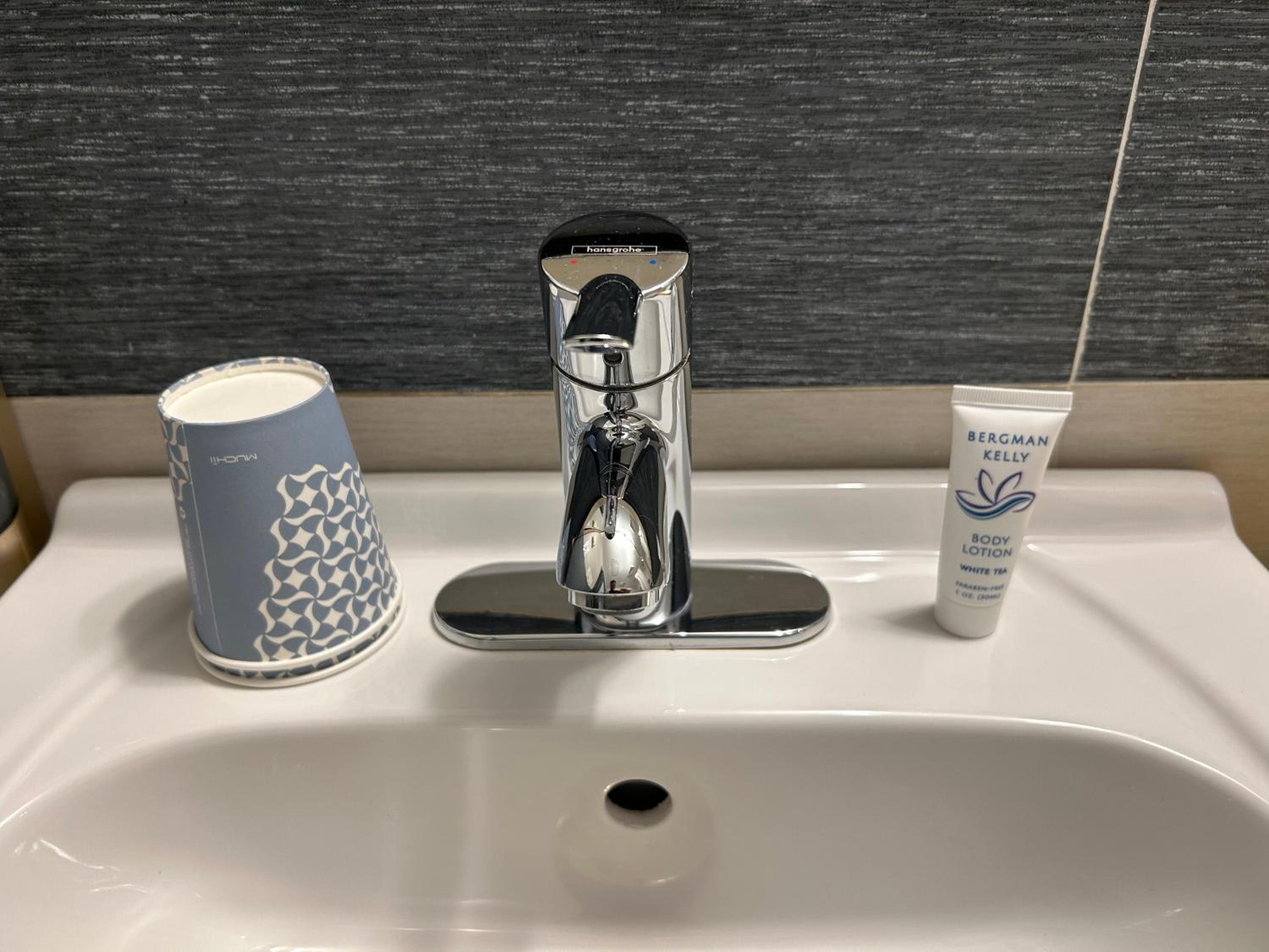 Standard Interior Queen Bed Room (No Exterior Access)