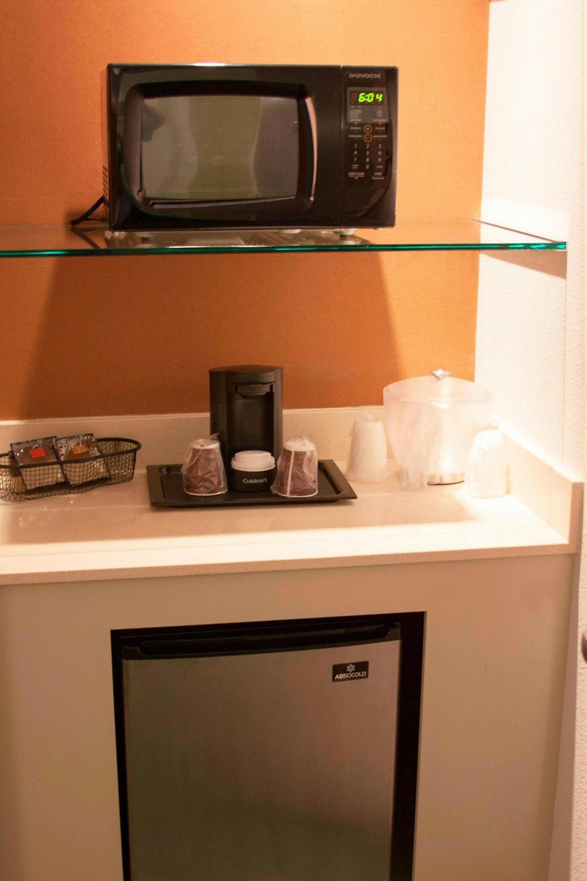 King Studio with Sofa Bed - Hearing Accessible