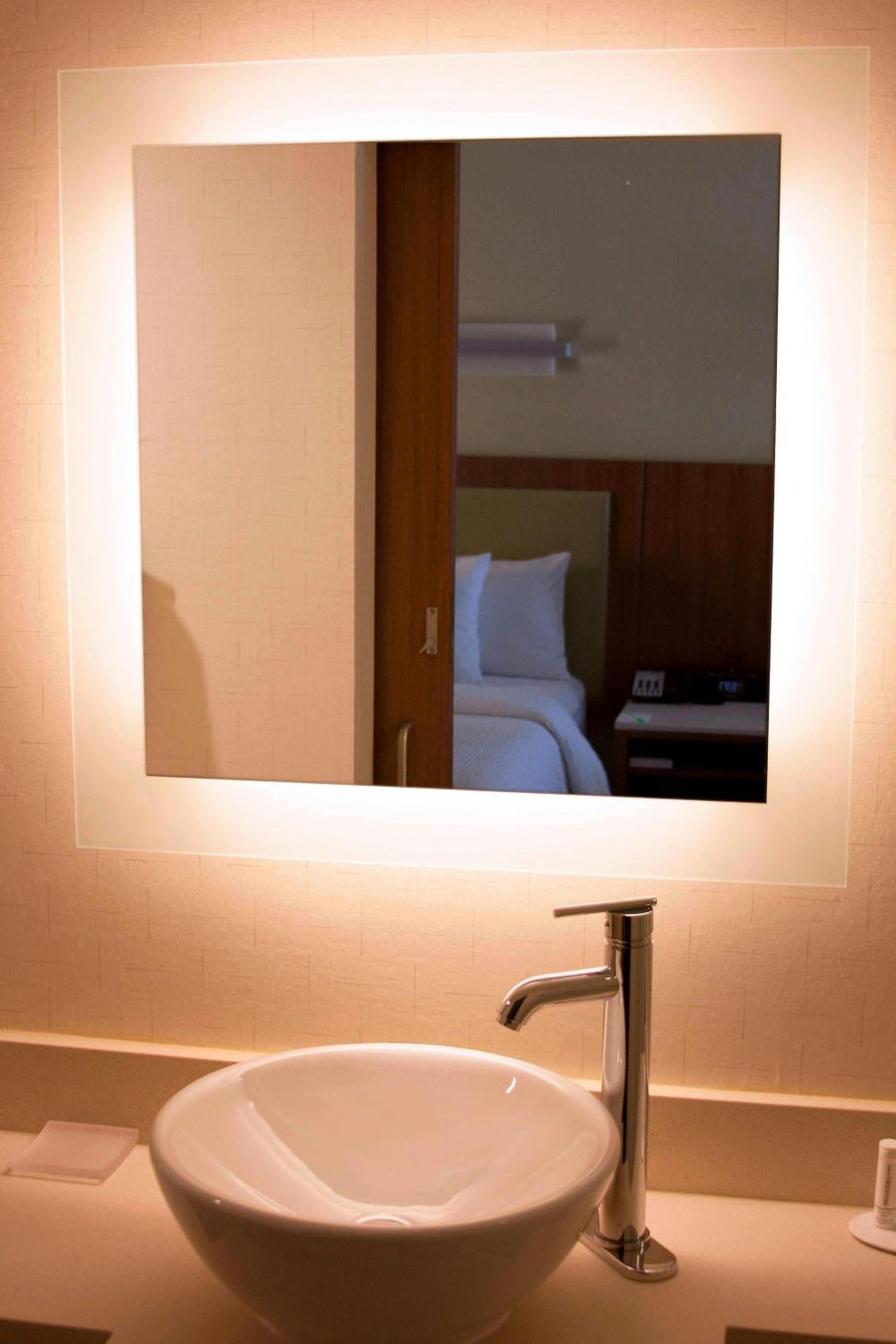 King Studio with Sofa Bed - Hearing Accessible