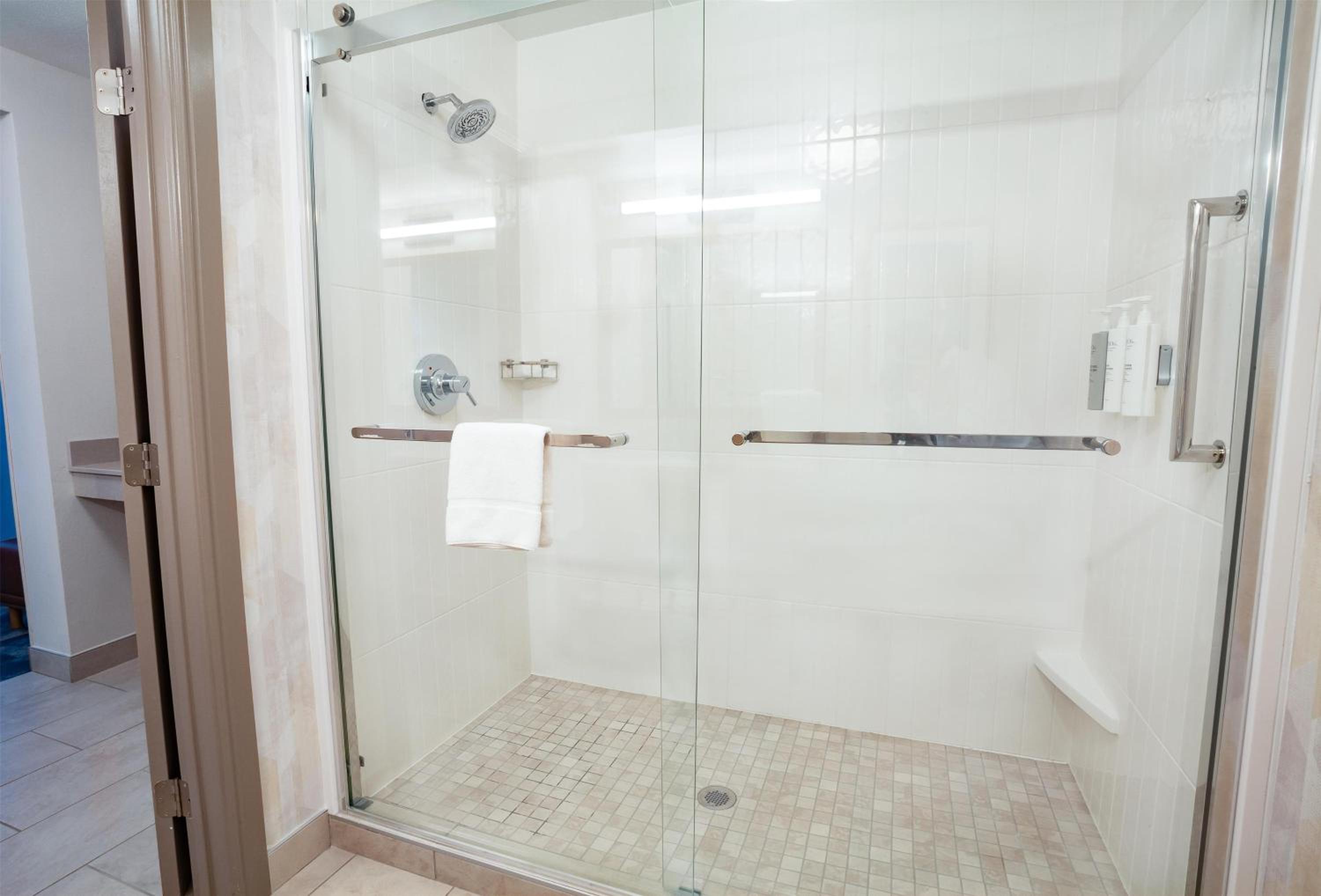 King Suite - Non-Smoking