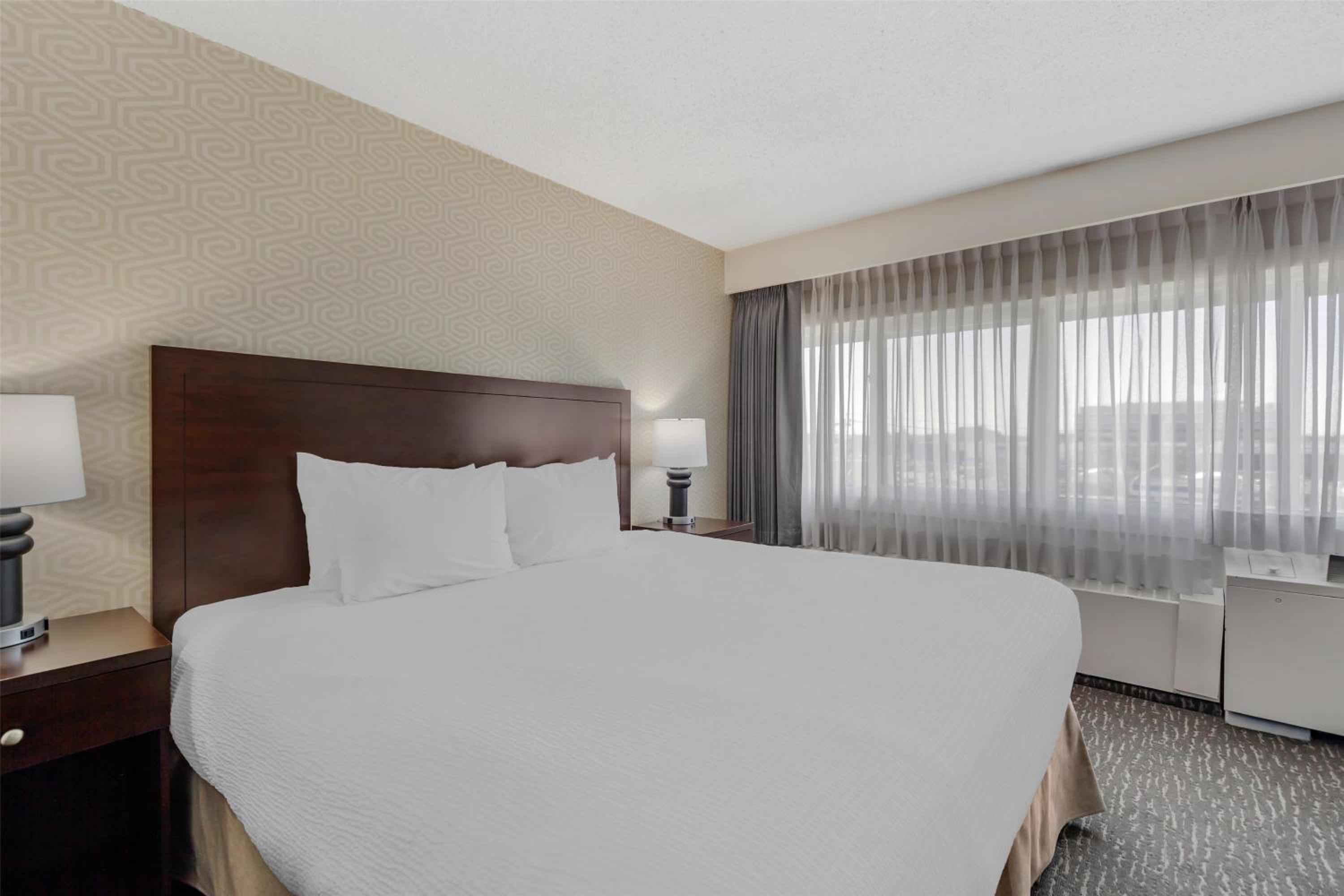 King Suite - Non-Smoking