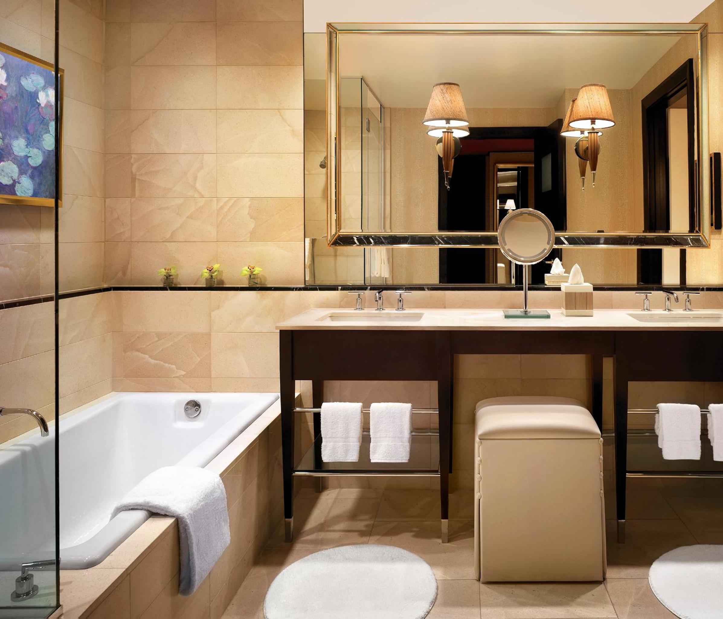 Encore Resort King (Check-in at Encore)