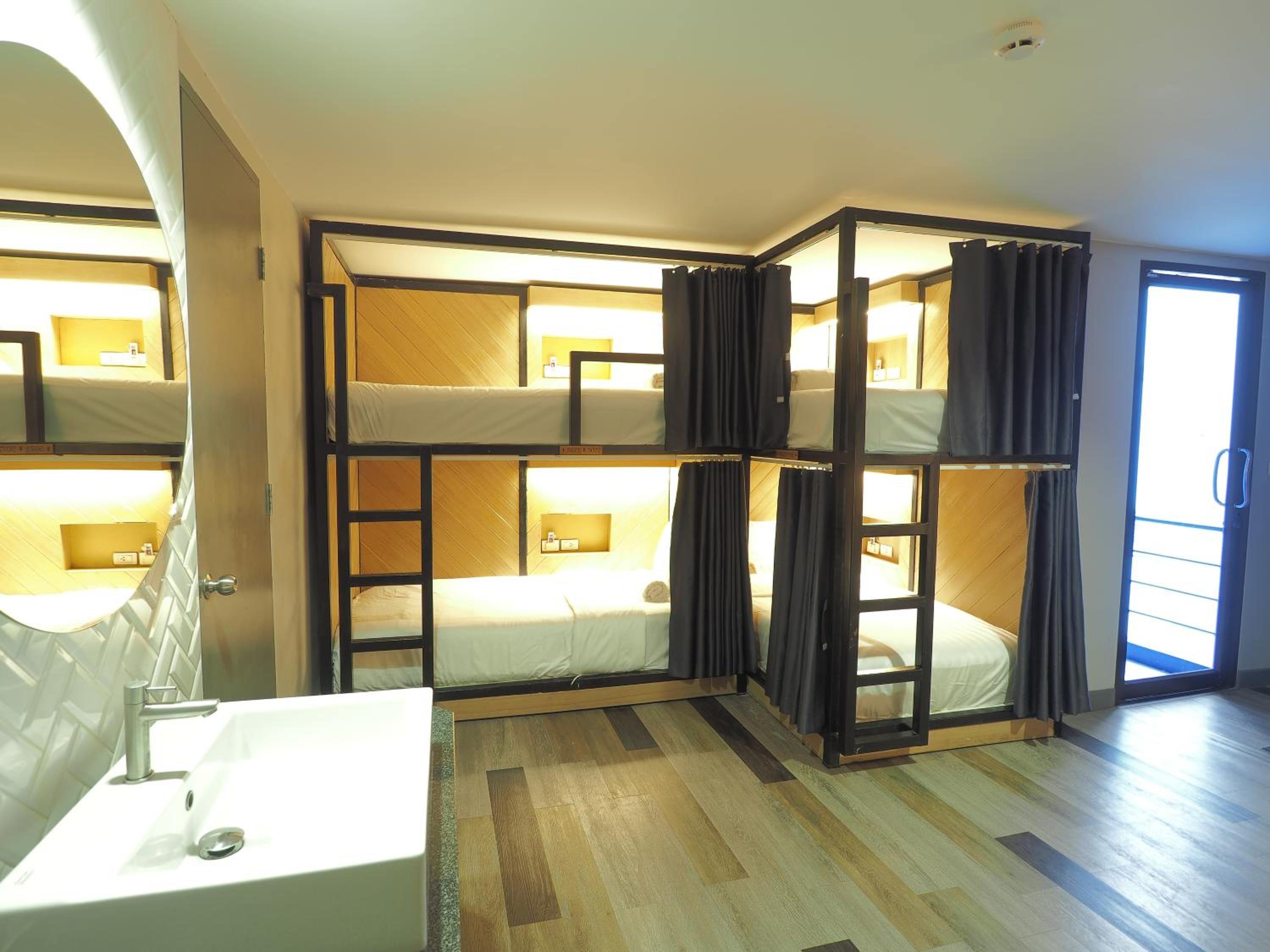 Bed in 8 Bed Mixed Dormitory Room