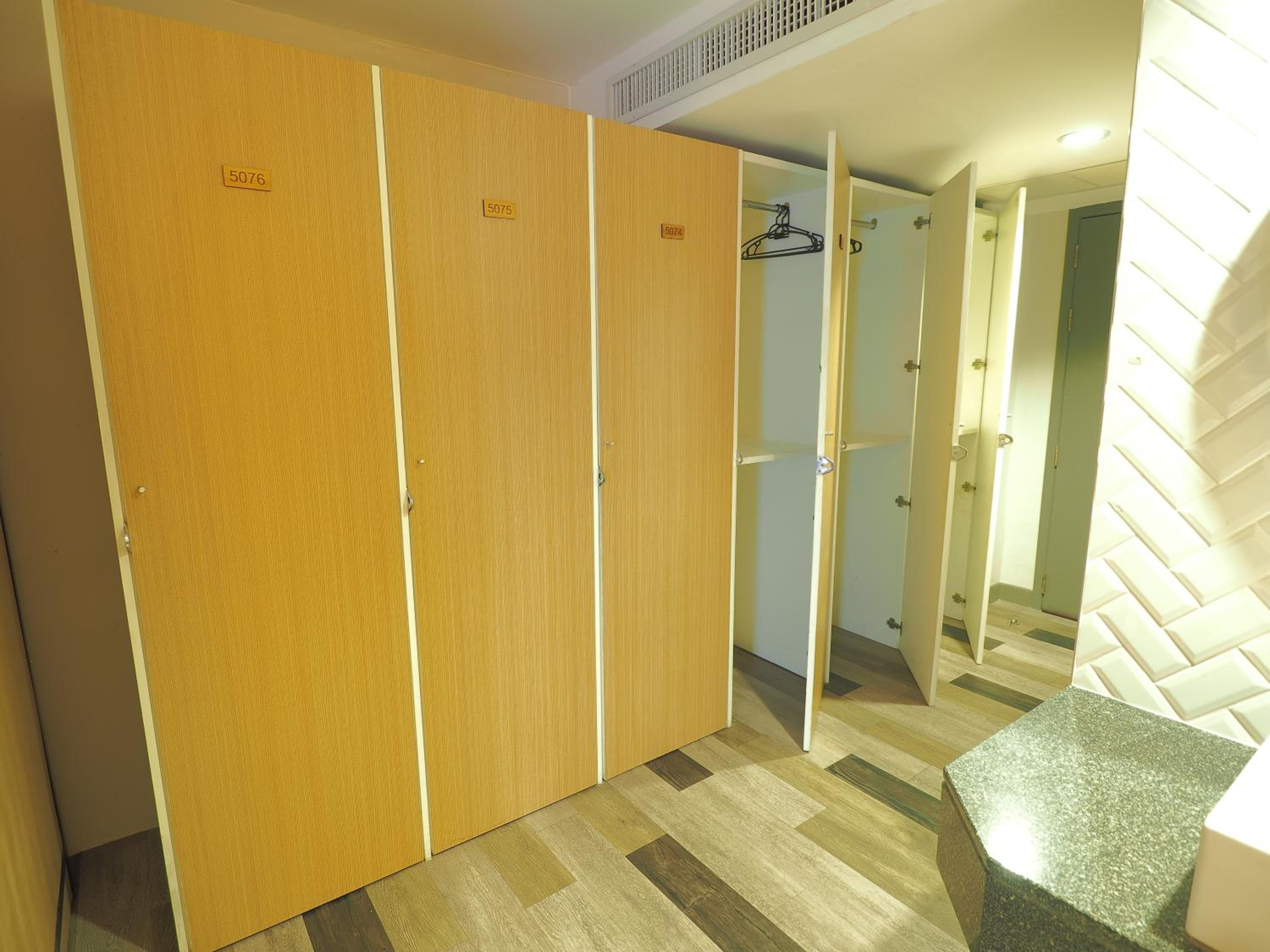 Bed in 8 Bed Mixed Dormitory Room