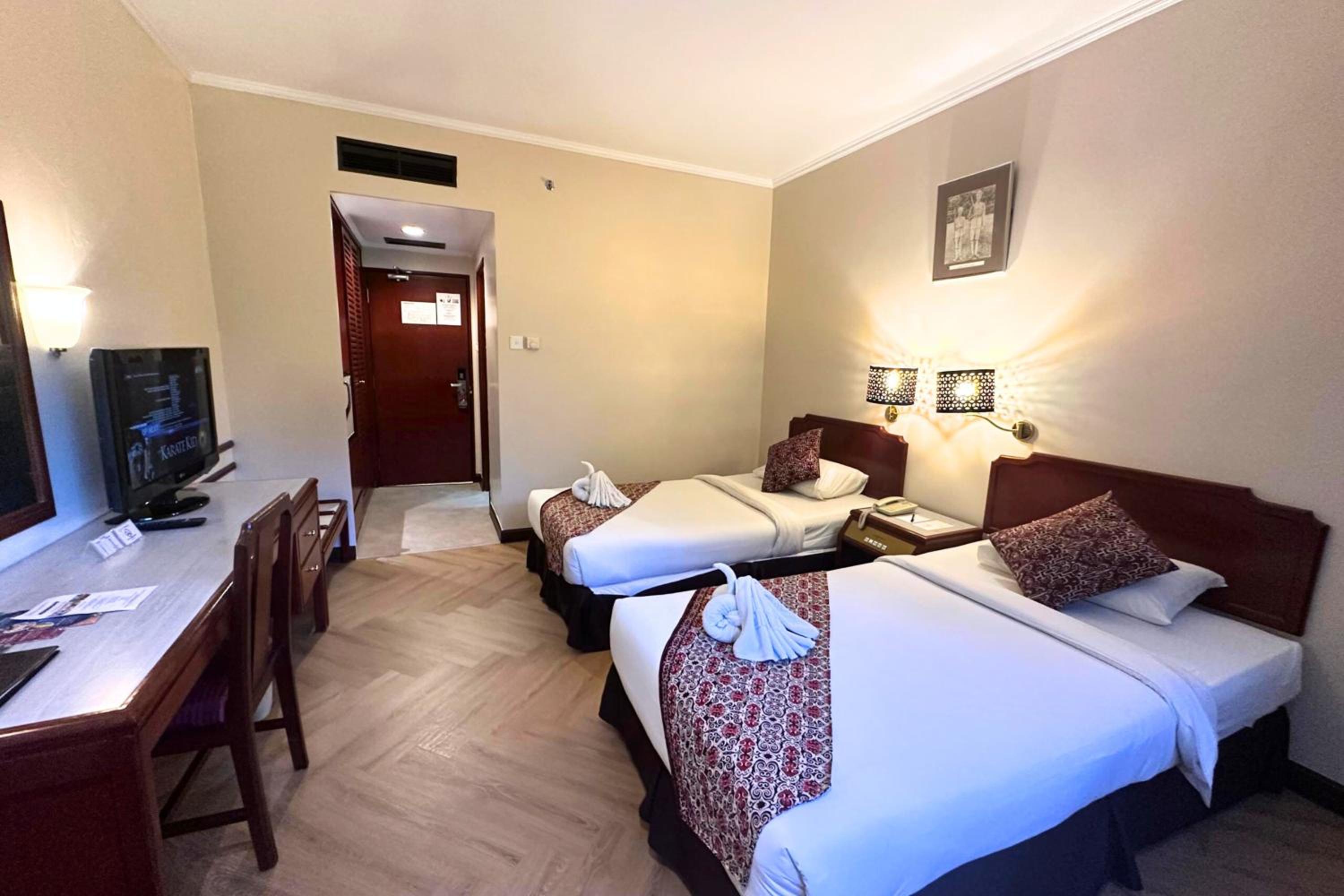 Superior Twin Room with City View