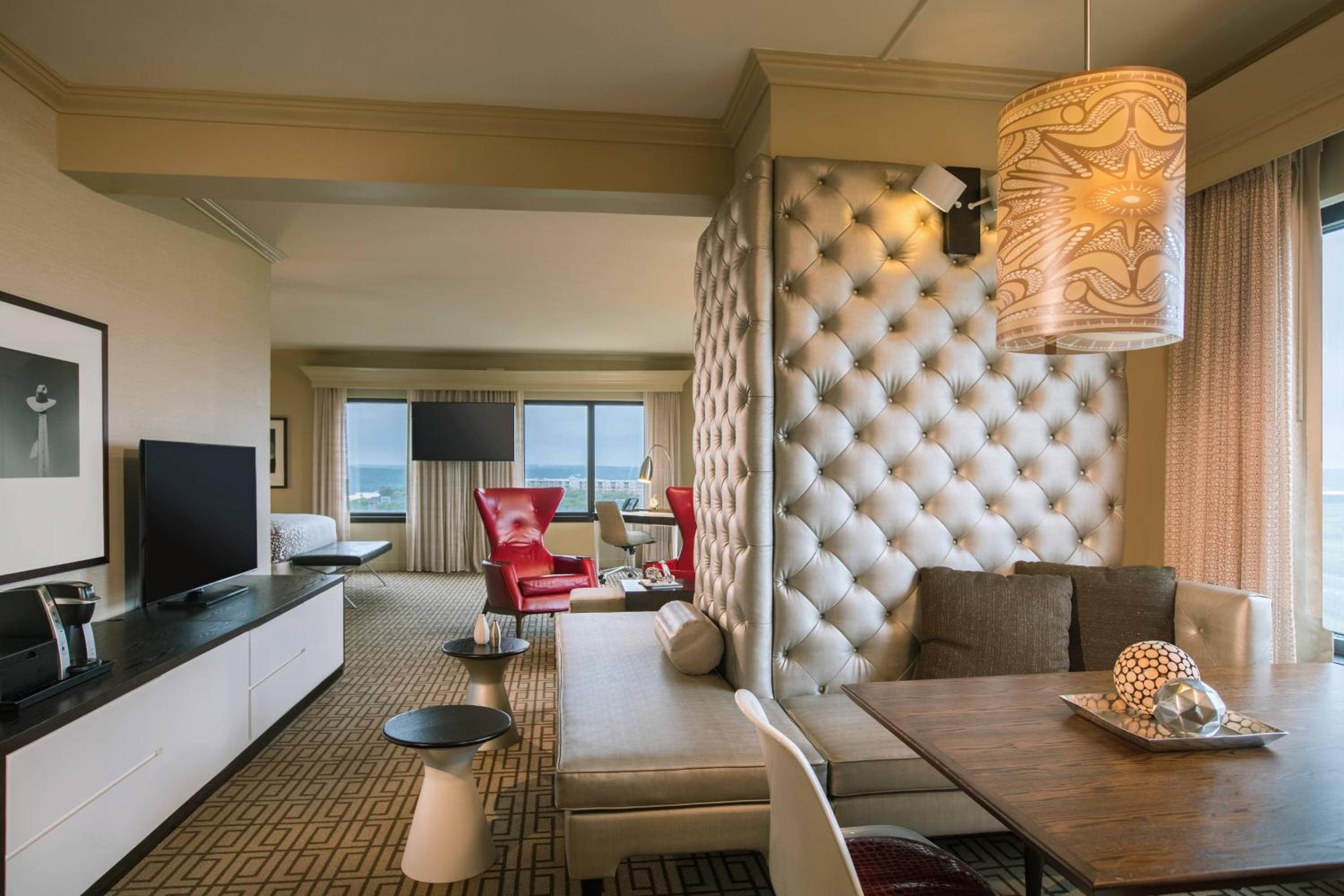 Signature King Suite