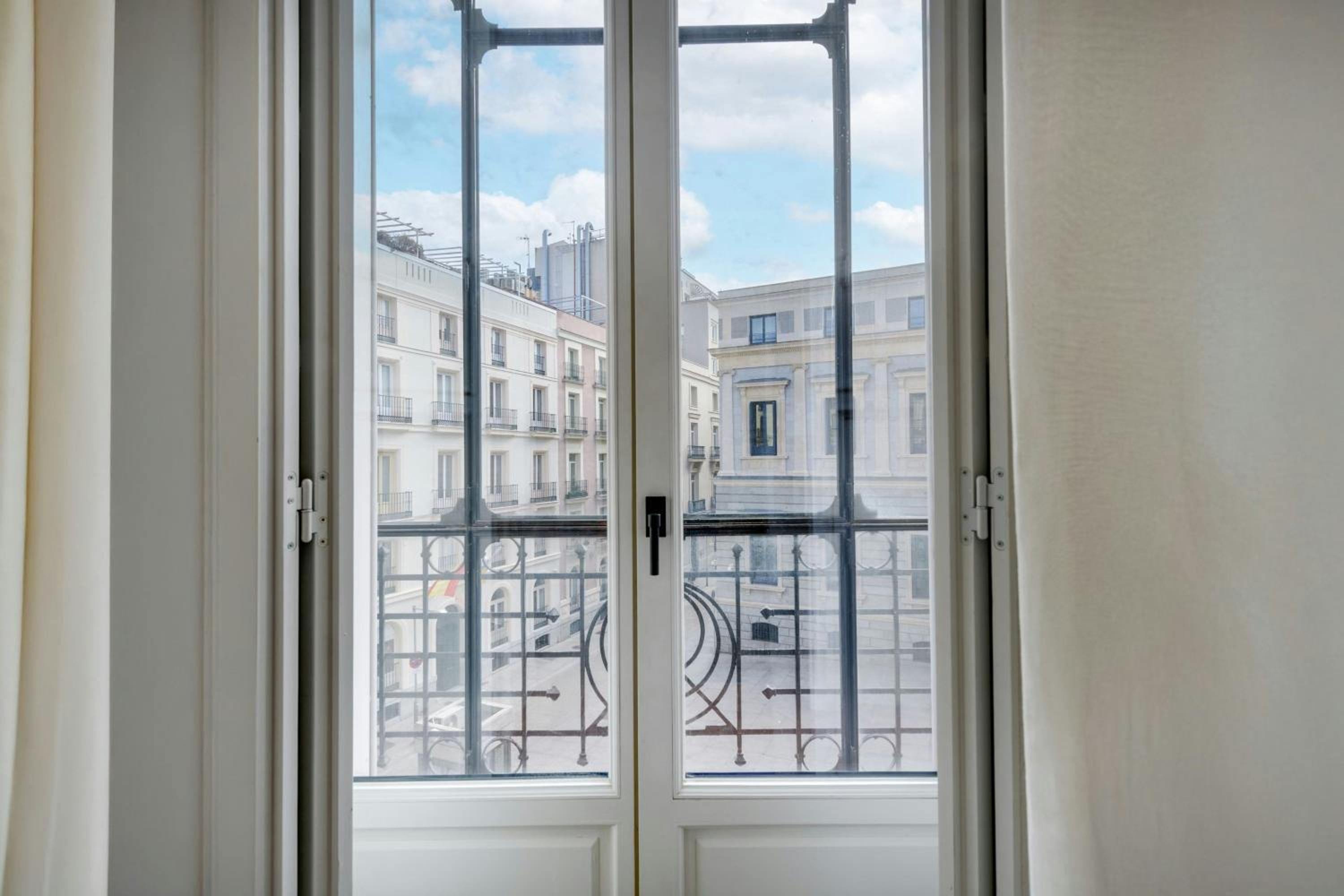 Junior King Suite with City view