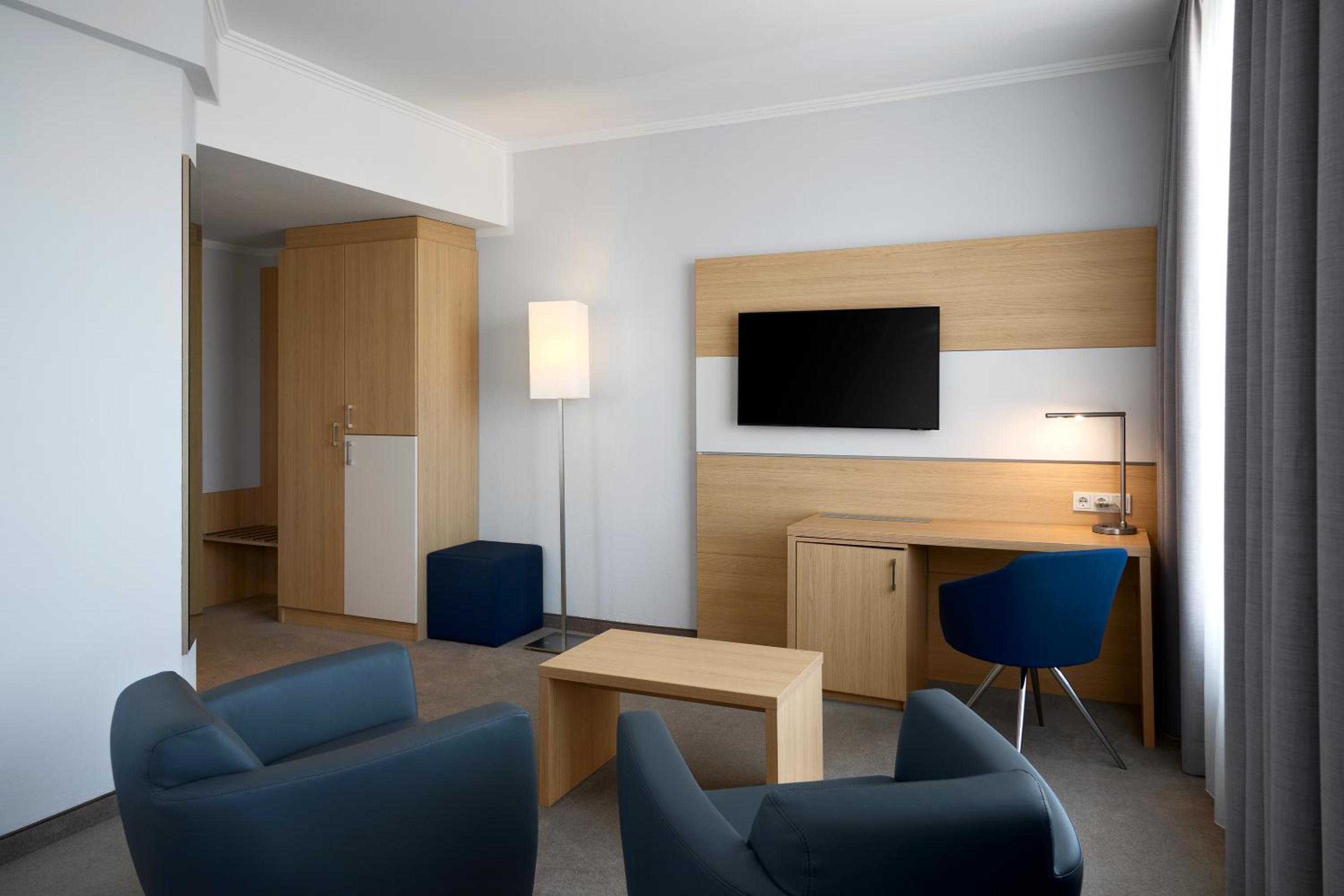 Spacious Standard King Room with Courtyard View