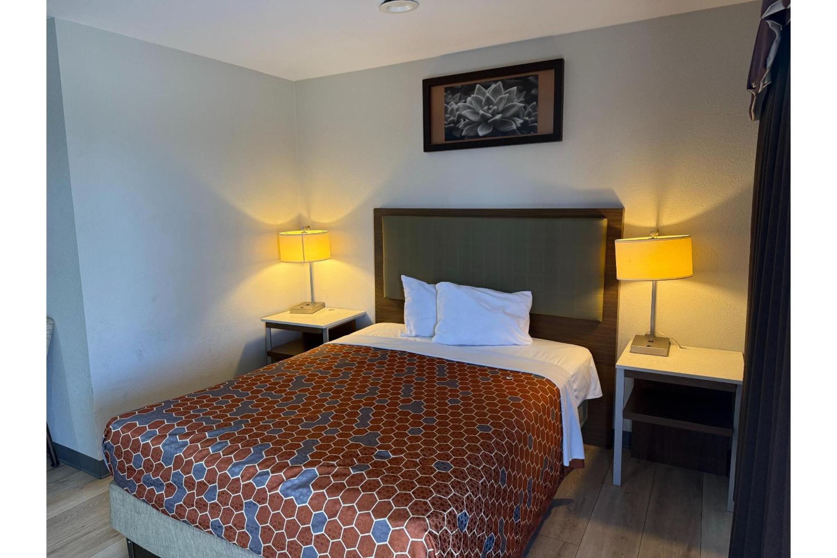 Suite - Queen Bed Non-Smoking