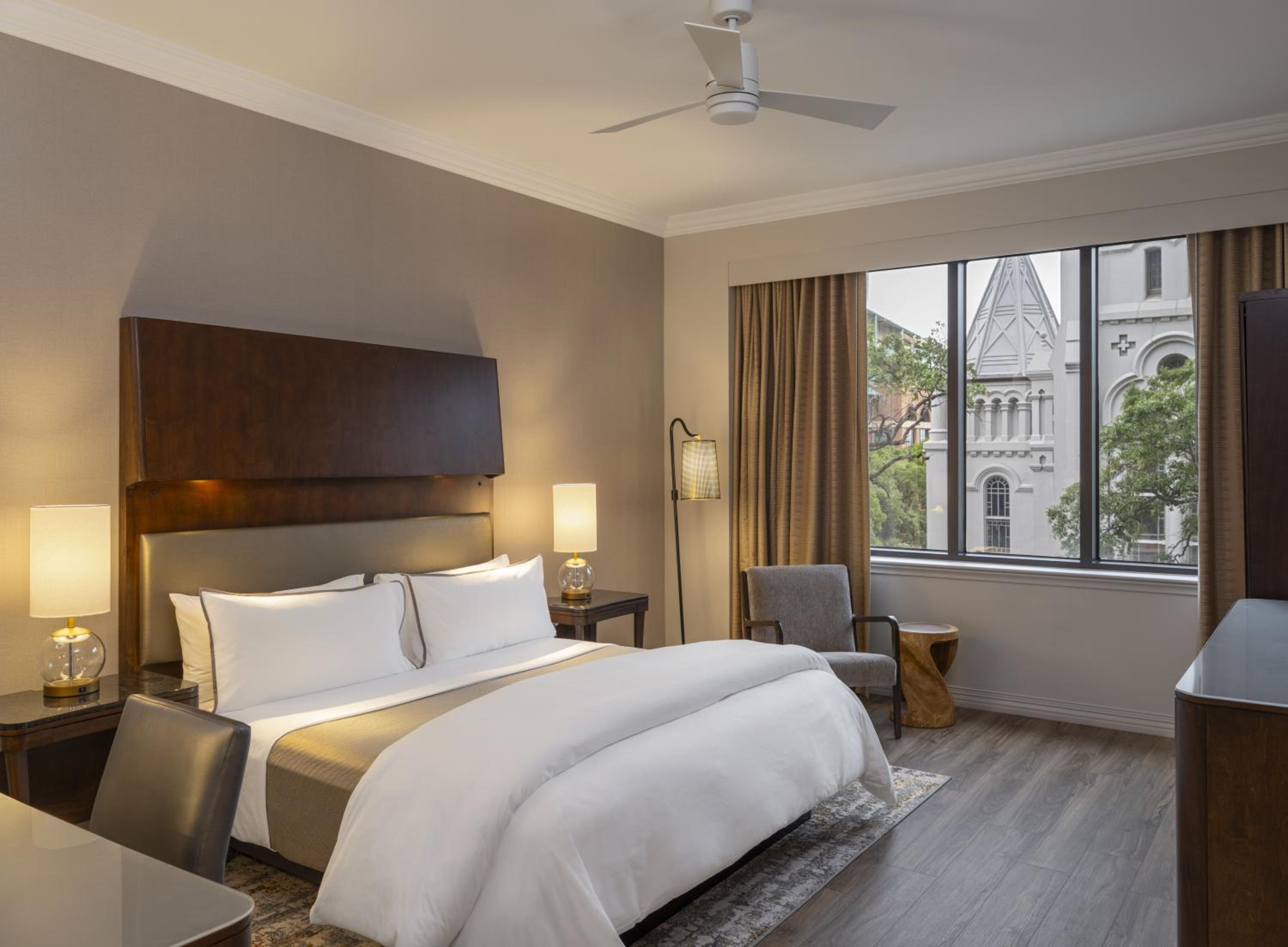 Traditional King Room - Hearing Accessible