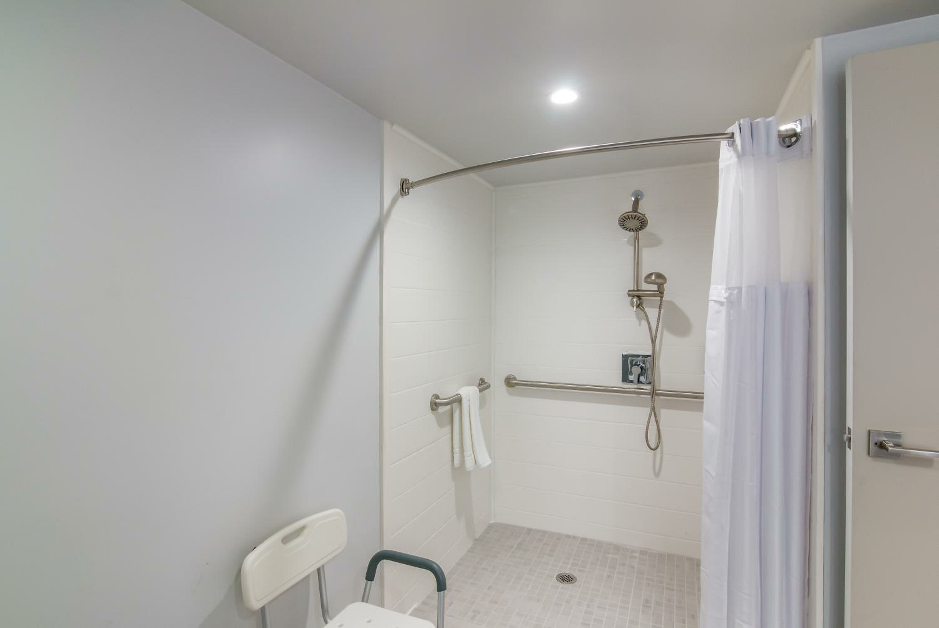 King Room with Mobility/Hearing Access and Roll-In Shower, Non-Smoking