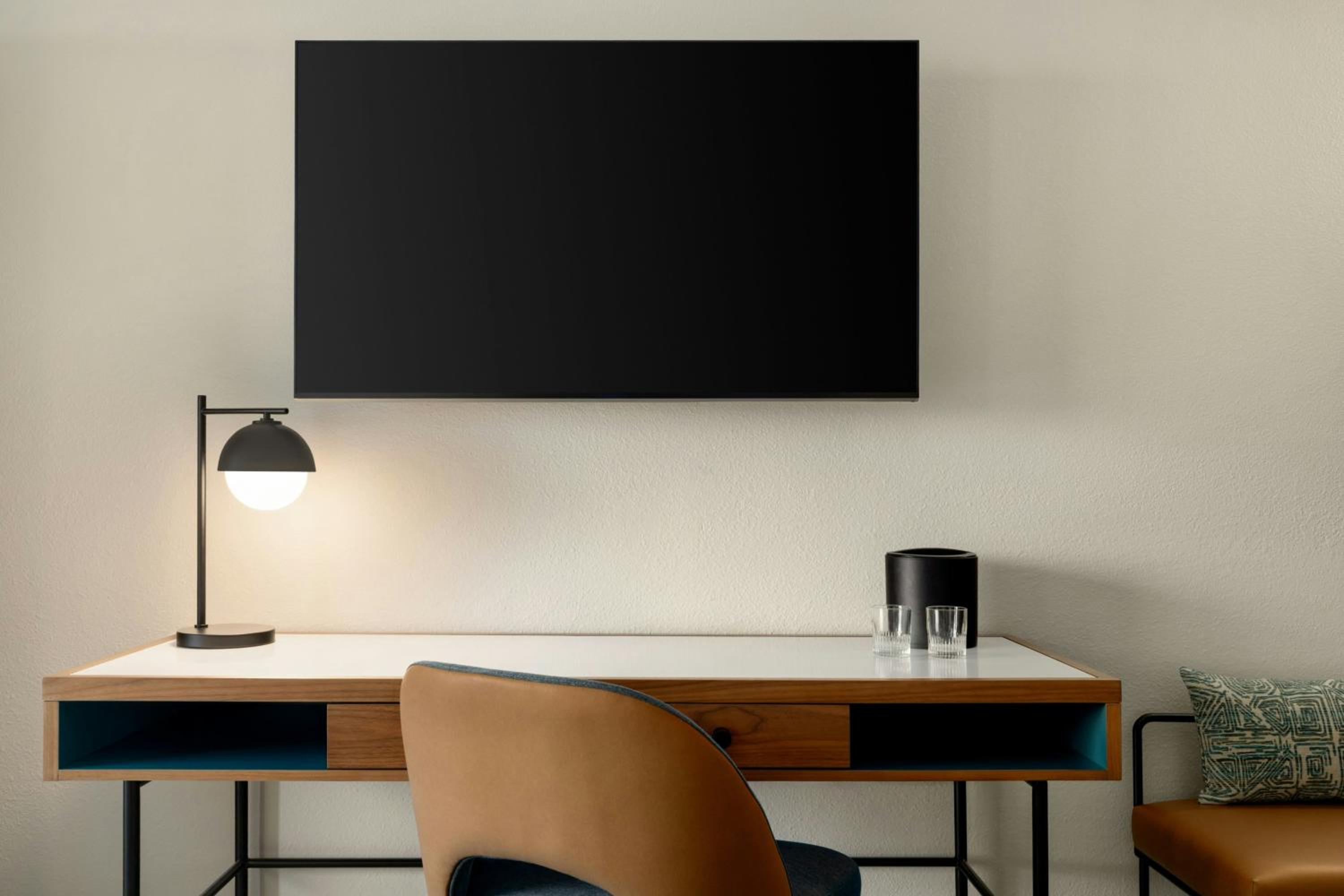 King Room with Sofa Bed/Boardwalk View/Oceanfront - Hearing Accessible