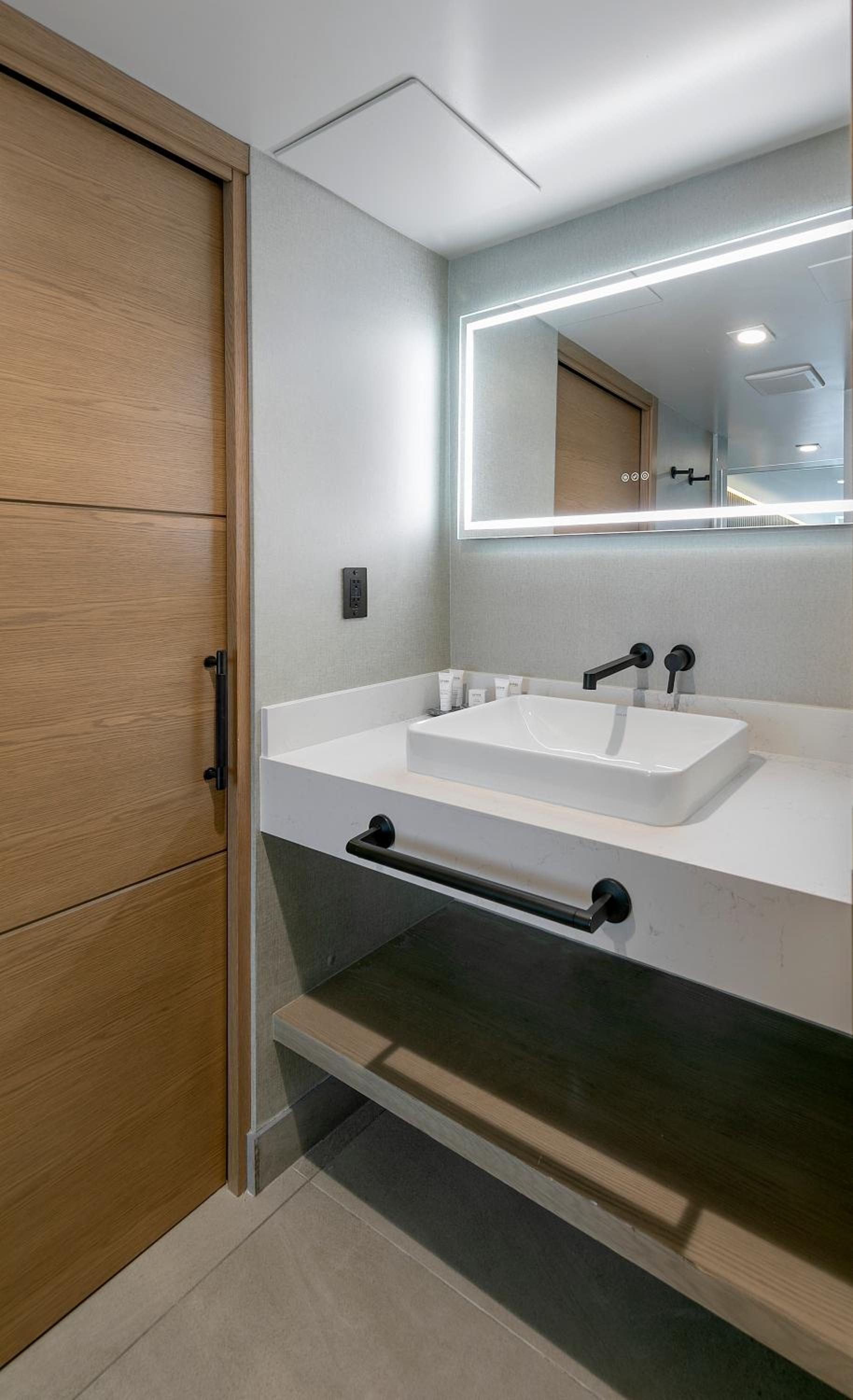 ALL NEW! Shores Ocean View 2 Queen Room