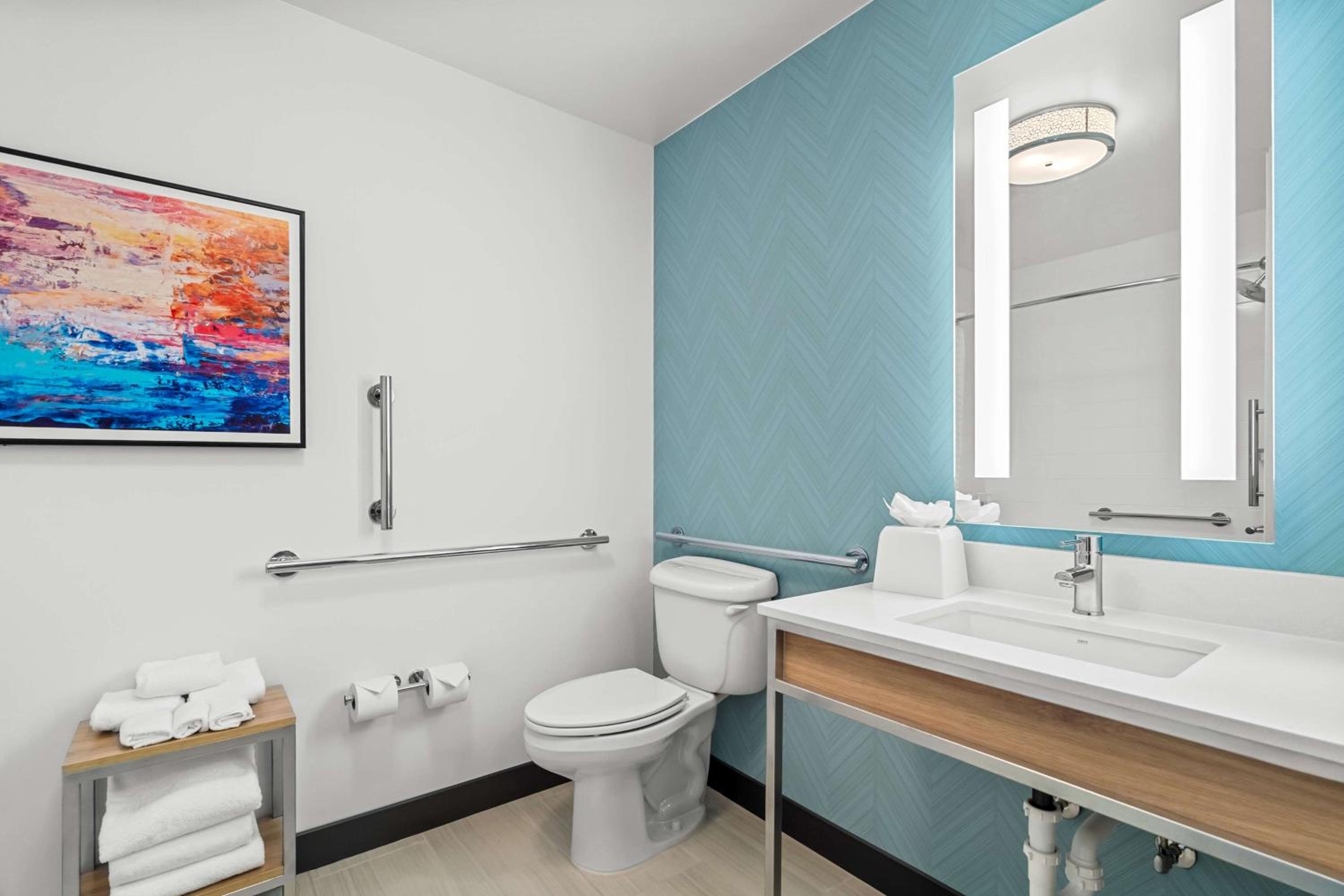 King Room with Bath Tub - Mobility Access