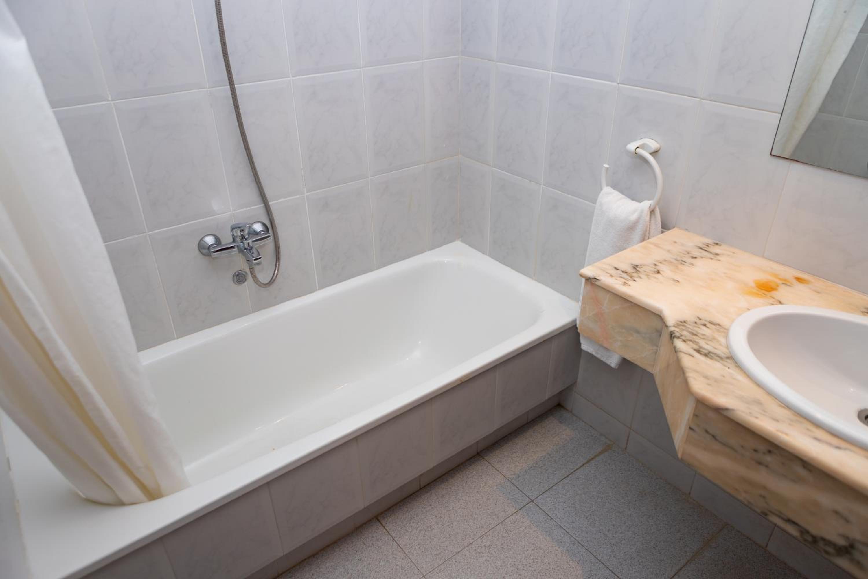 Double Room (2 Adults + 1 Child )