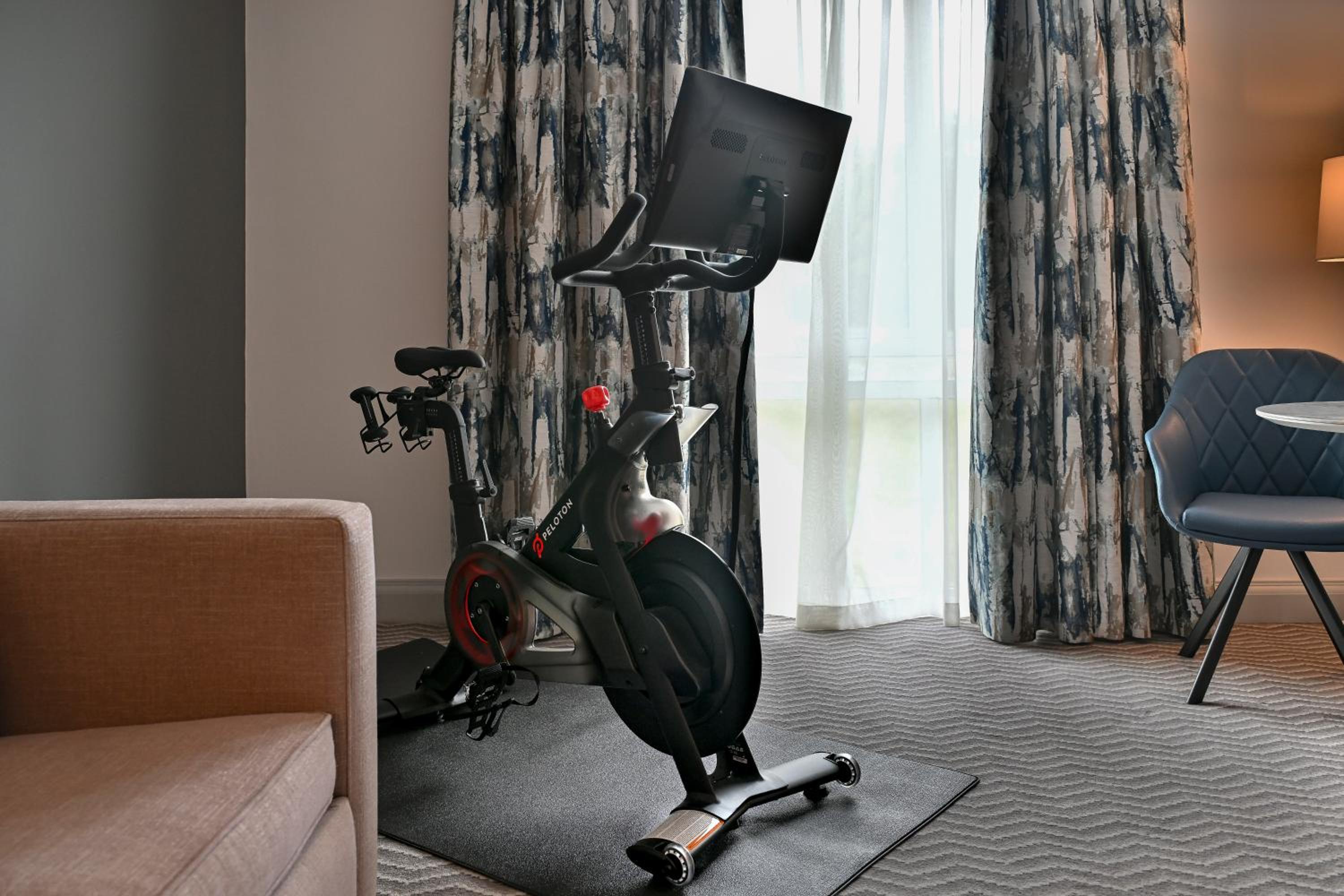 Five Feet to Fitness Queen Room