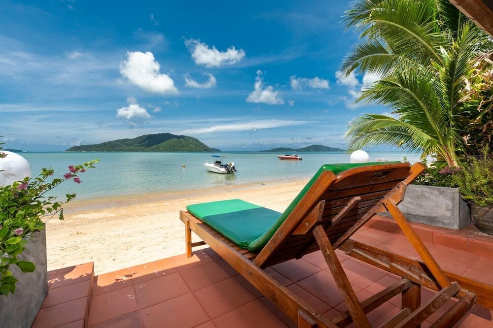 Room, Hot Tub, Beach View