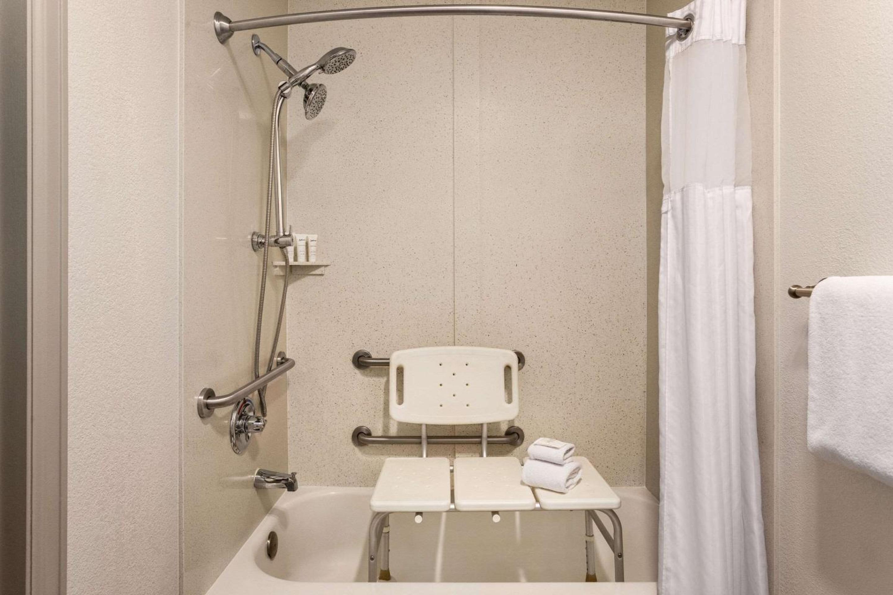 Quadruple Room with Two Queen Beds - Disability Access/Non Smoking
