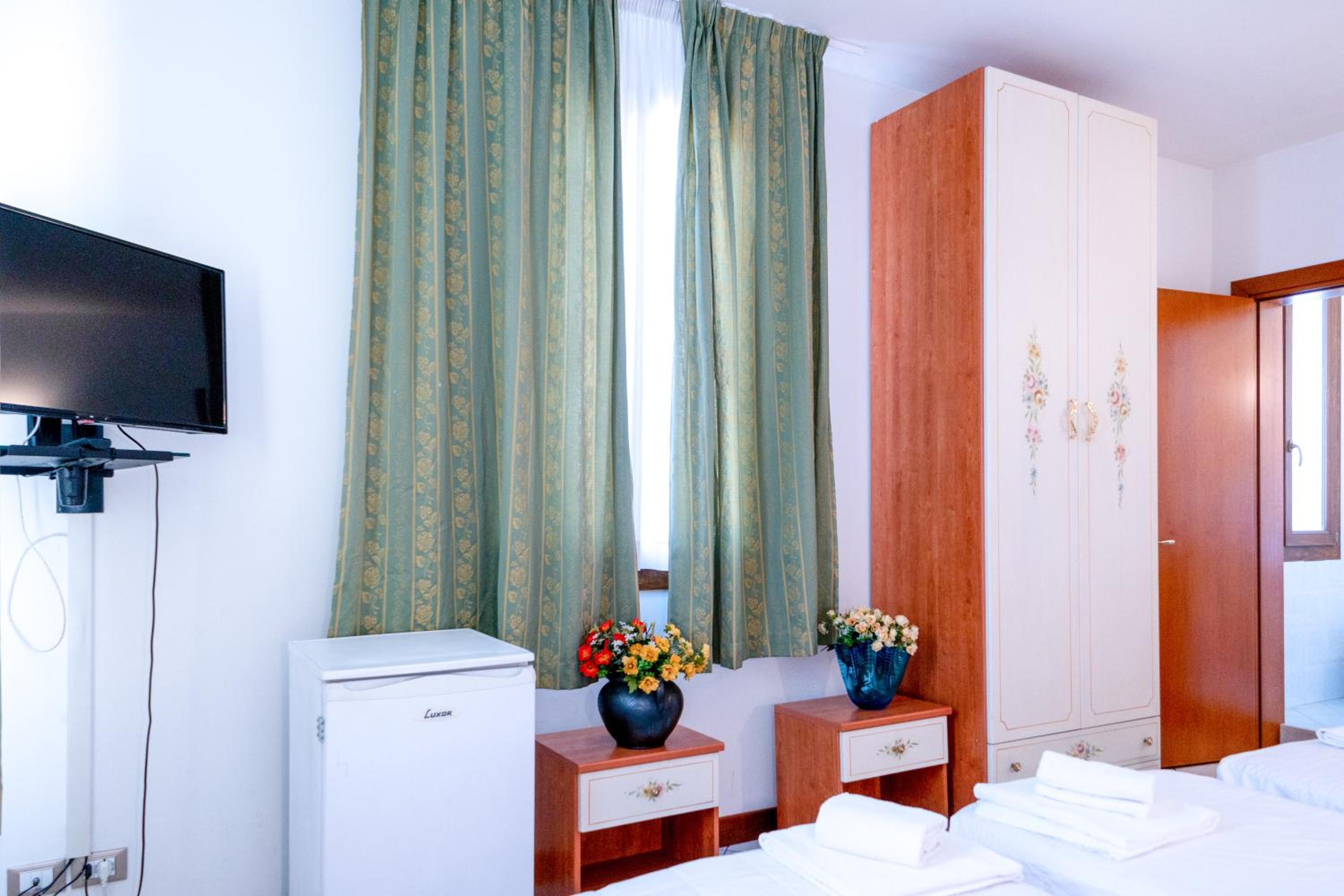 Quadruple Room with Private Bathroom