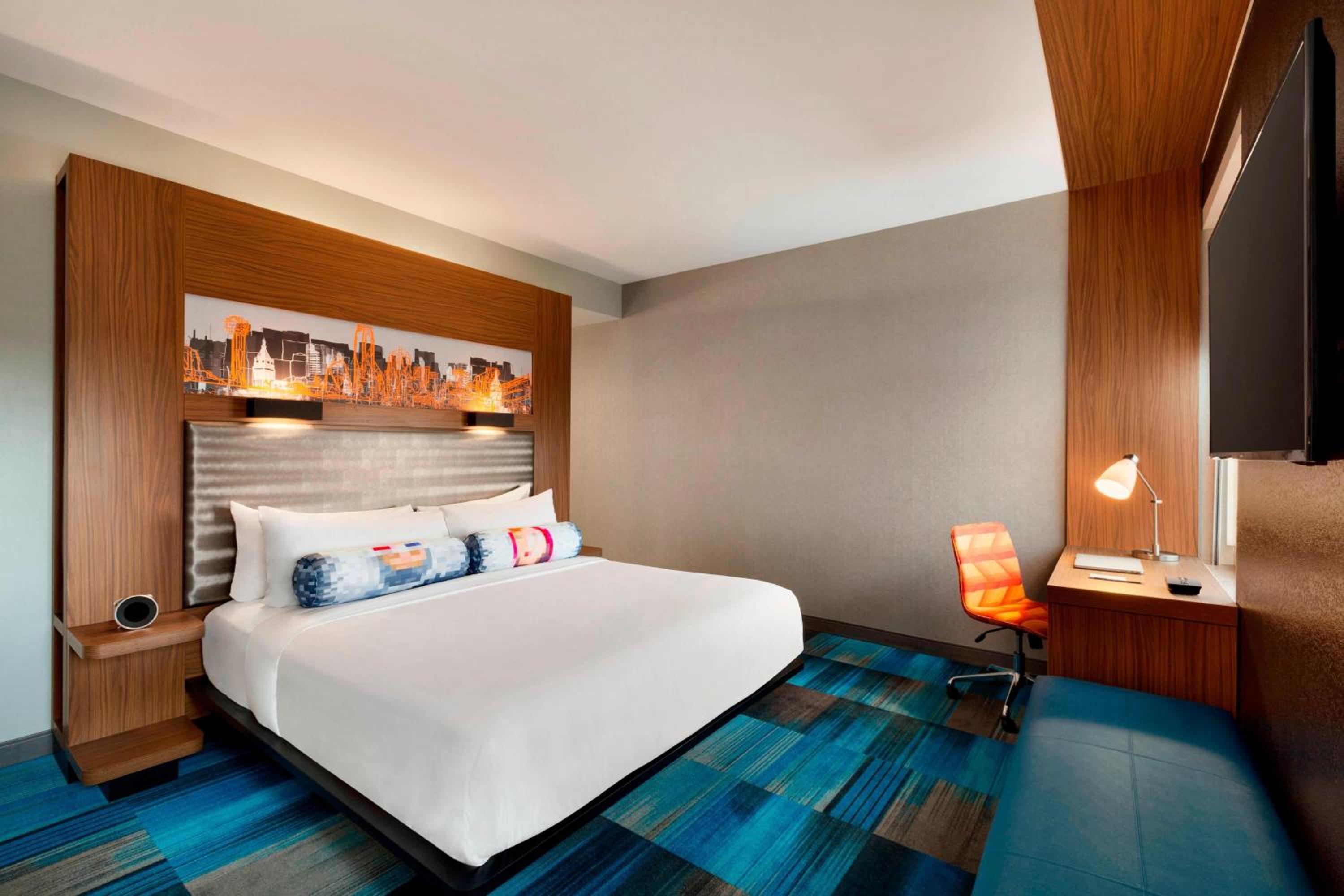 Aloft King Room with Tub - Mobility Accessible