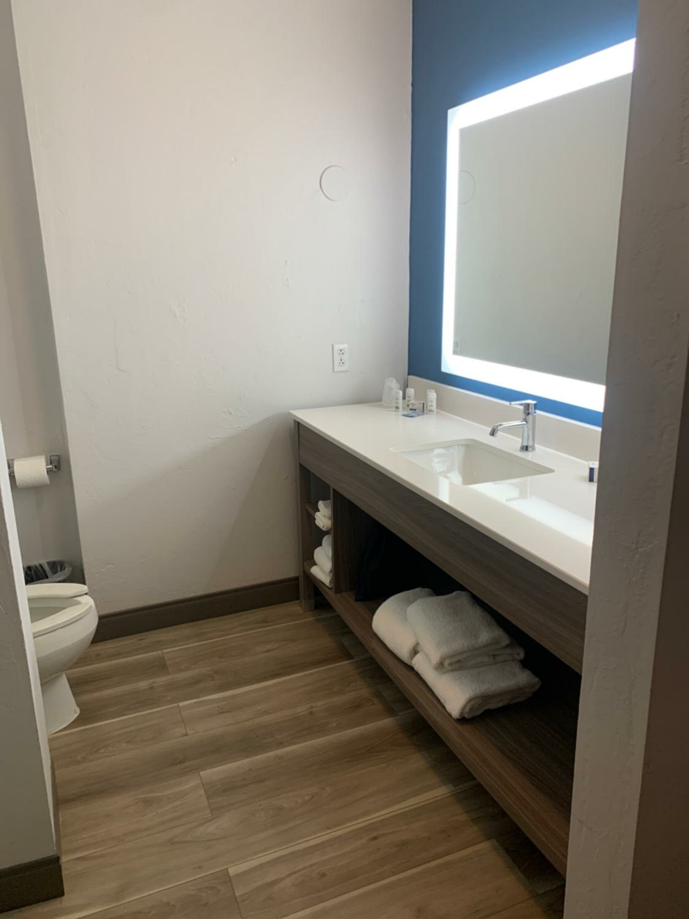 Deluxe Queen Room with Two Queen Beds - Non-Smoking