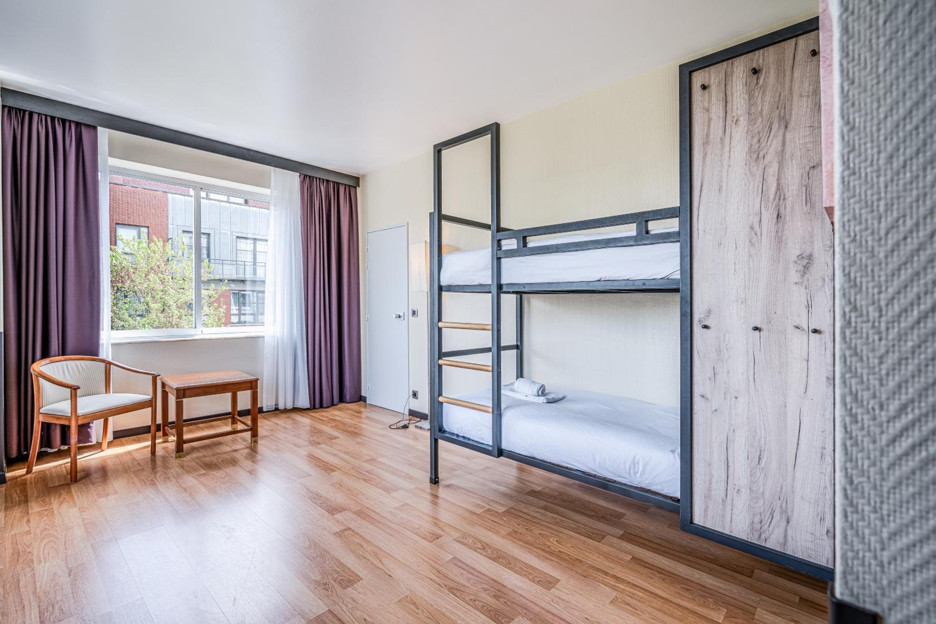 Family Room (2 Adults + 2 Children)