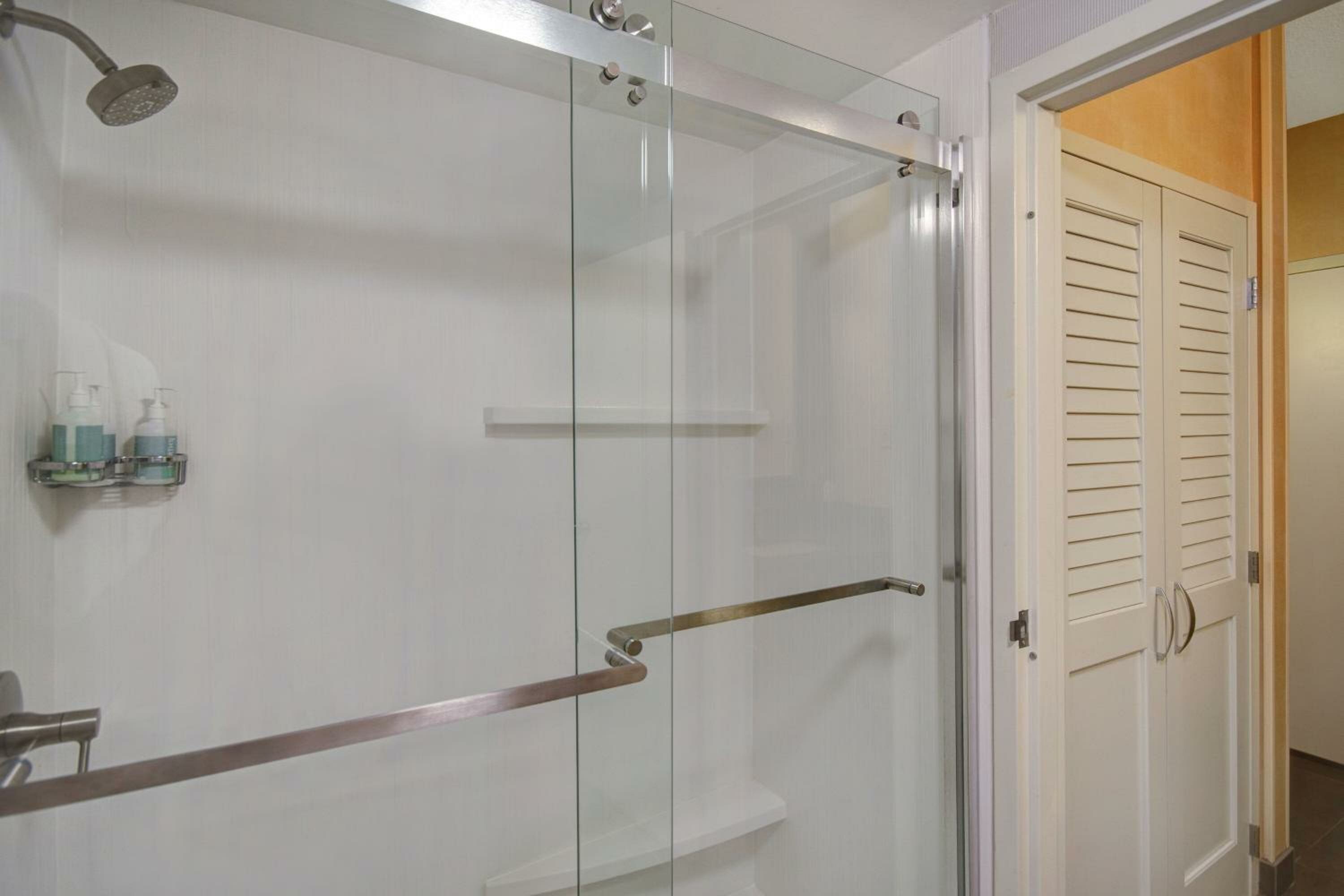 Double Room with Two Double Beds and Roll-n Shower - Mobility and Hearing Accessible