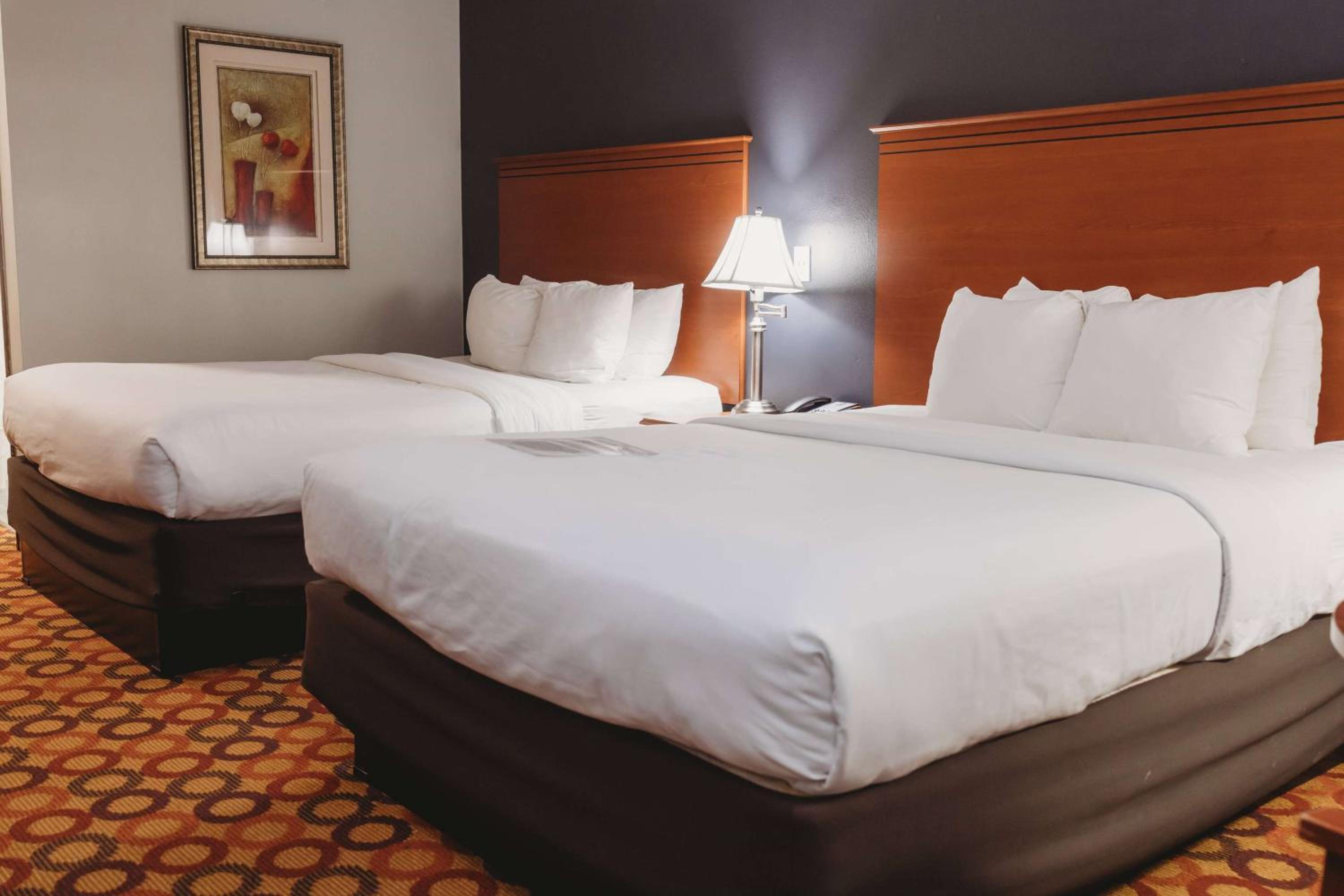 King Room with Pool View - Non-Smoking