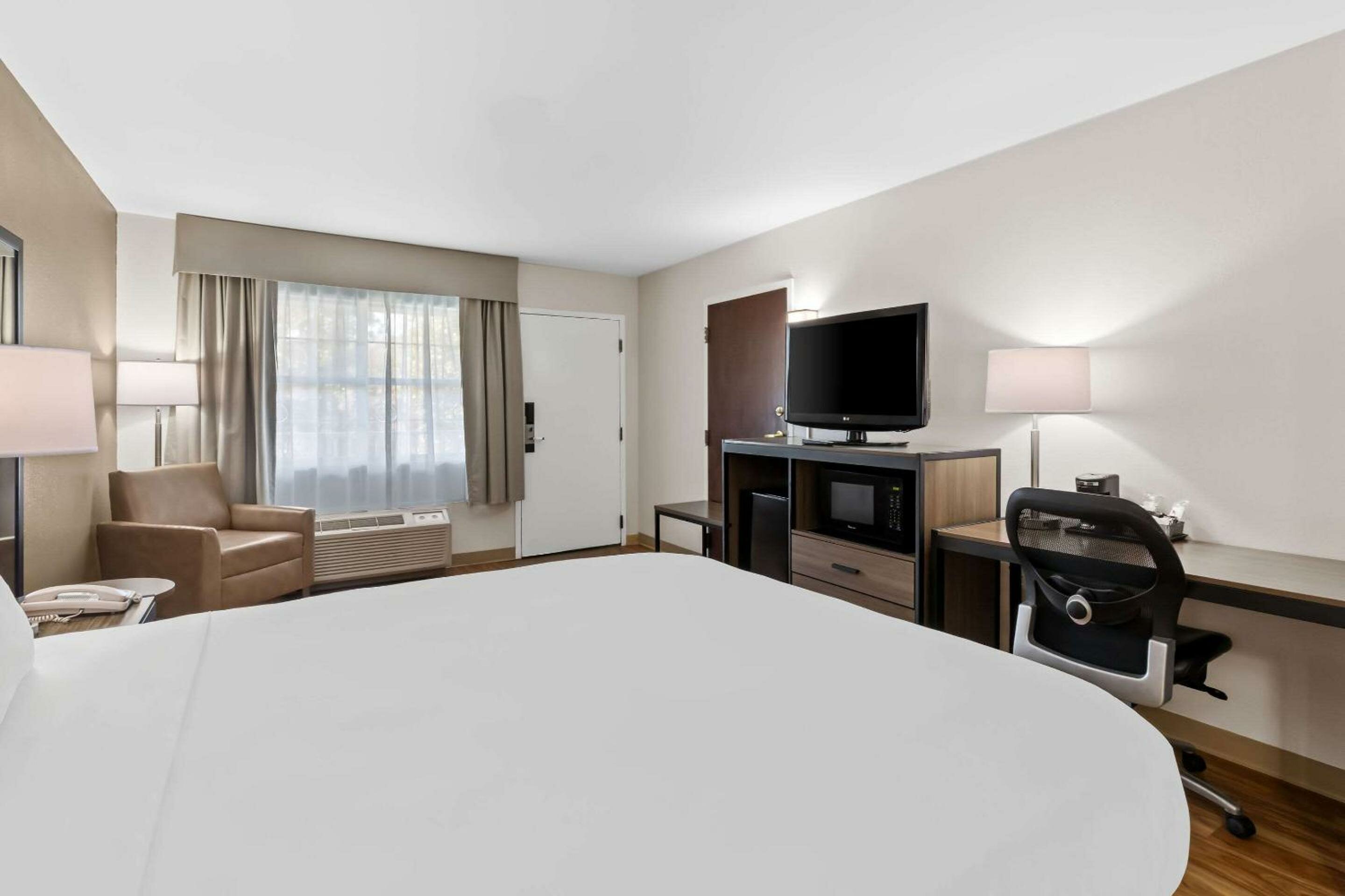 Queen Room - Accessible/Non-Smoking