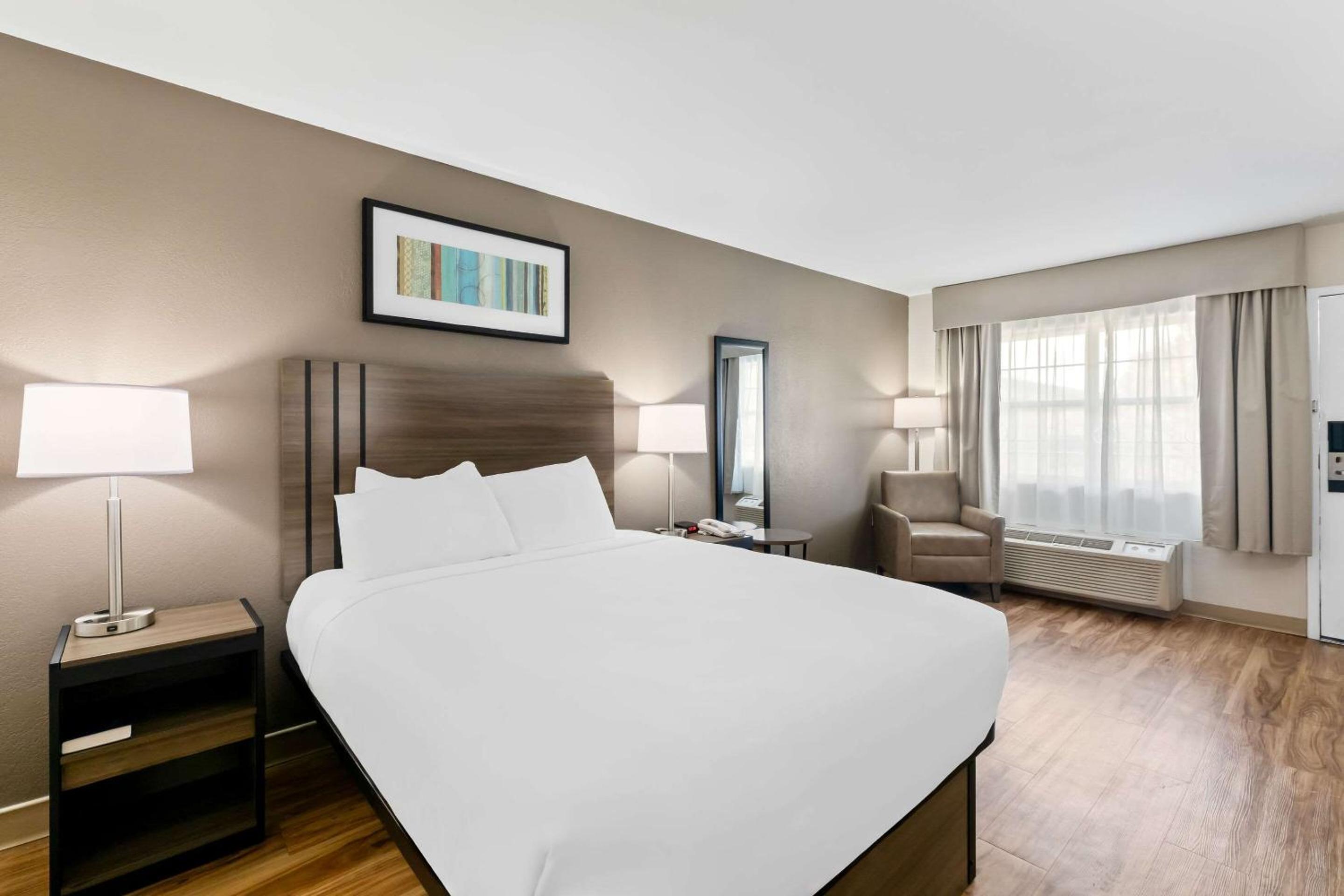 Queen Room - Accessible/Non-Smoking