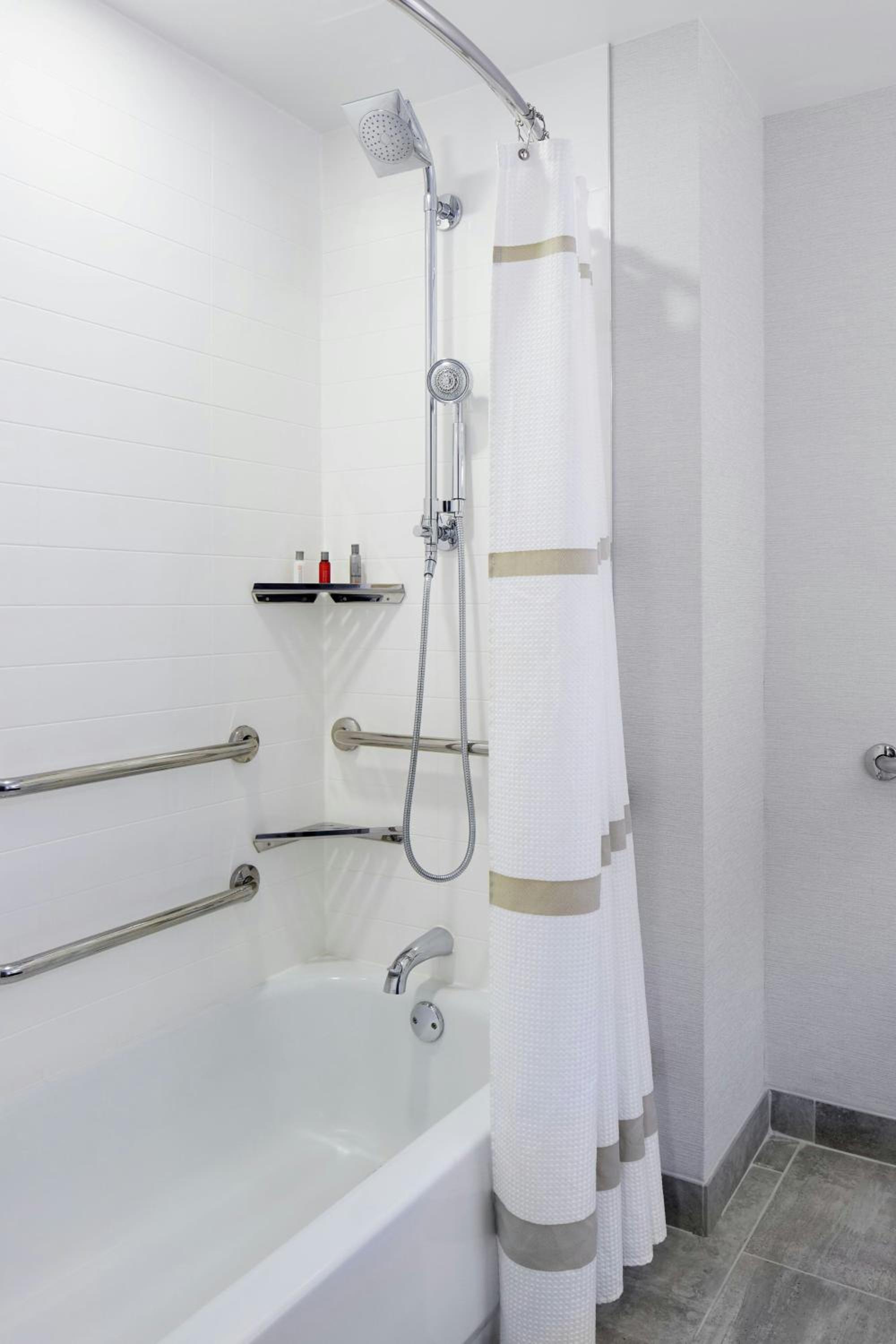 King Room with Adapted Tub - Mobility Accessible