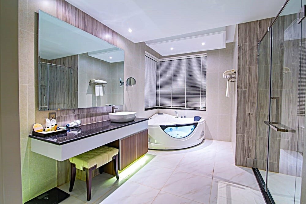 Executive Suite Pool View