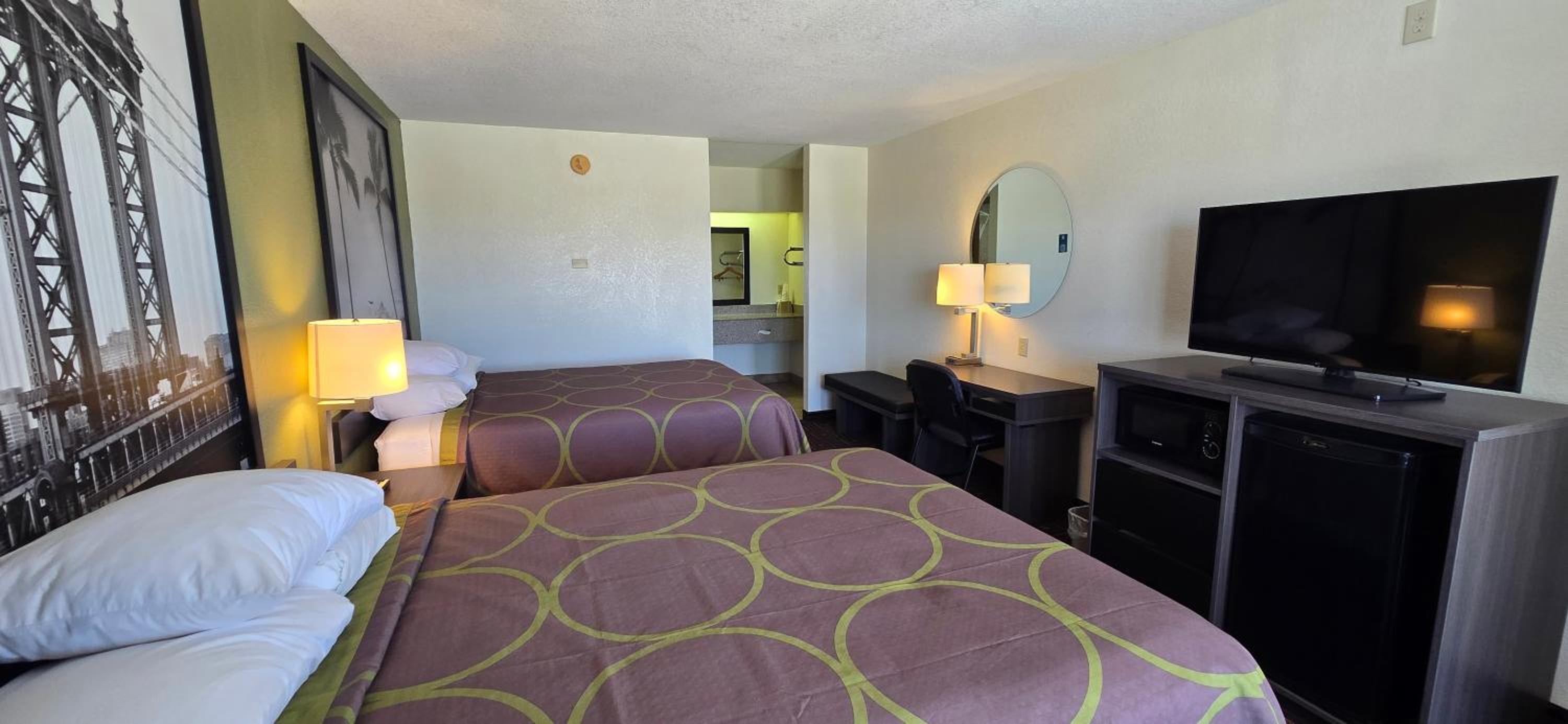 Queen Room with Two Queen Beds - Smoking