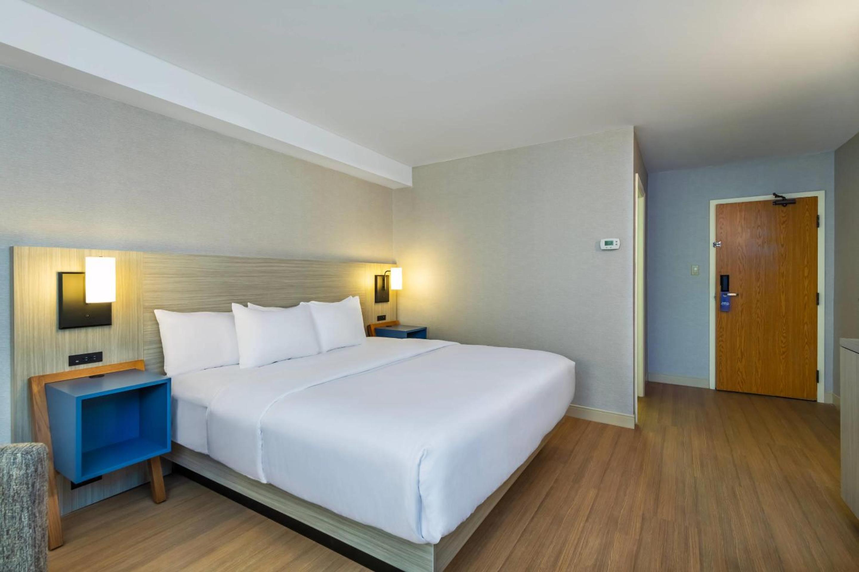 King Room - Non-Smoking