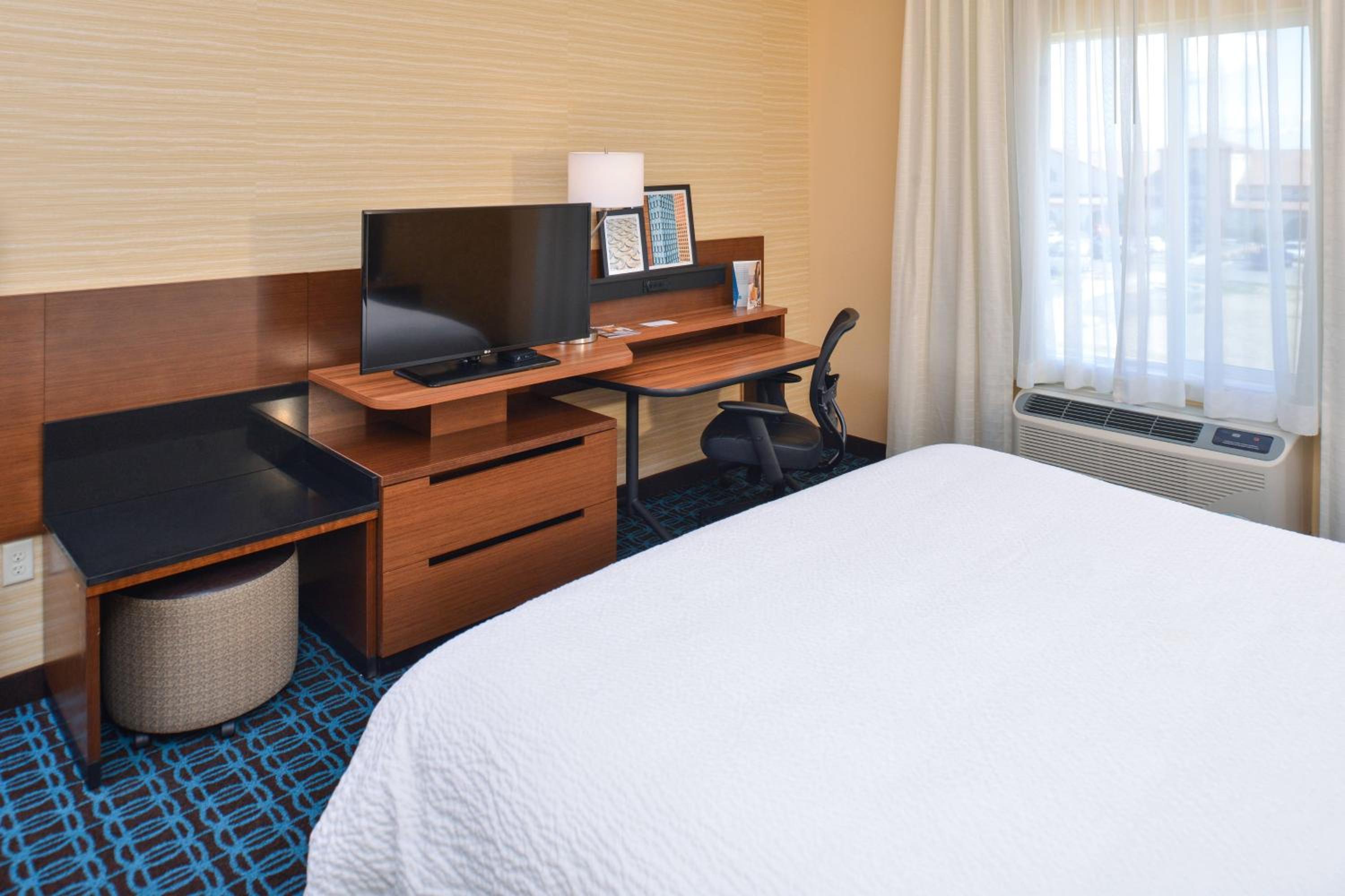 King Room with Roll-in Shower - Mobility Accessible